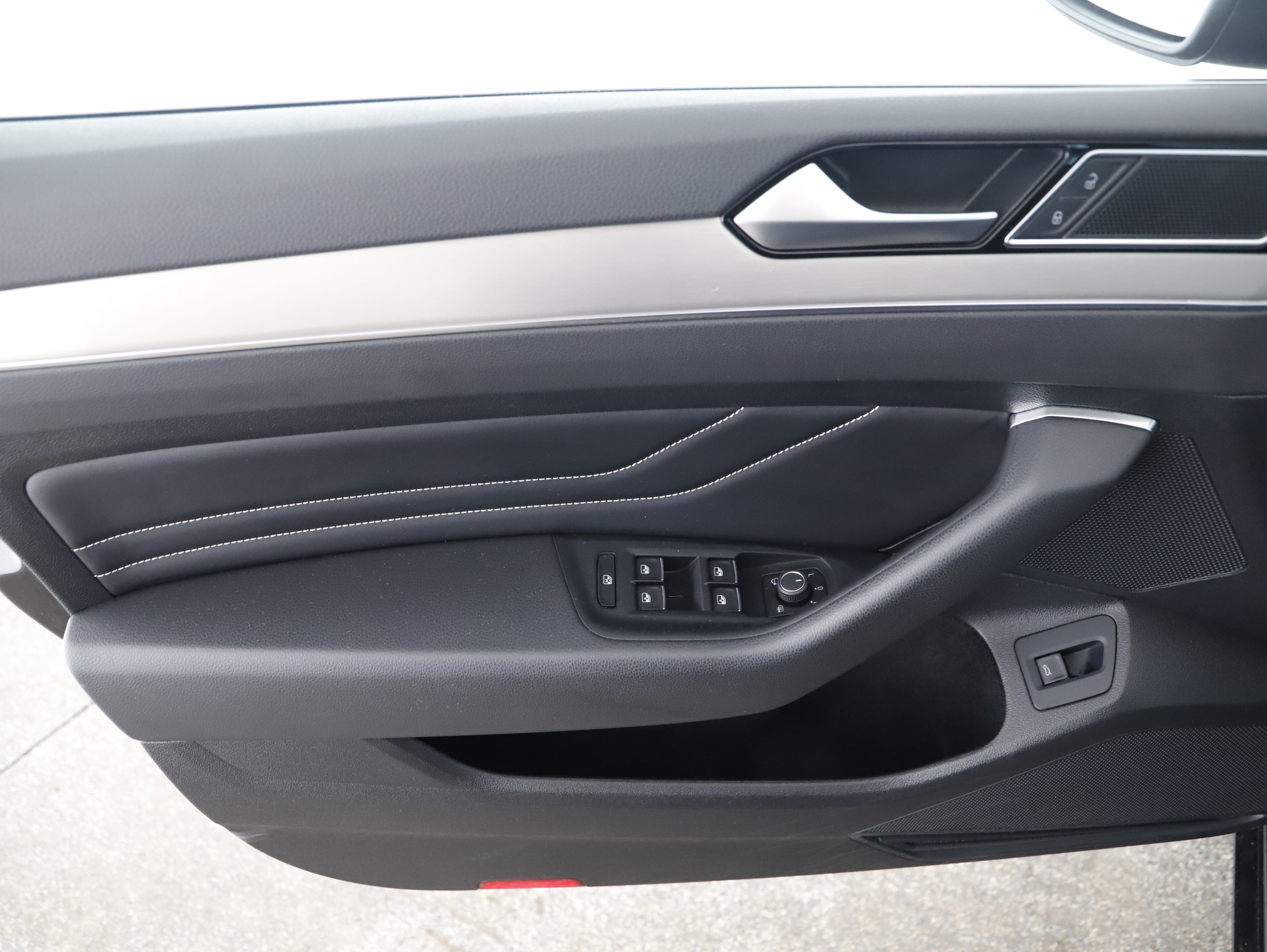 VW Passat Variant 2.0 TDI BMT Elegance | Bild 14 von 23