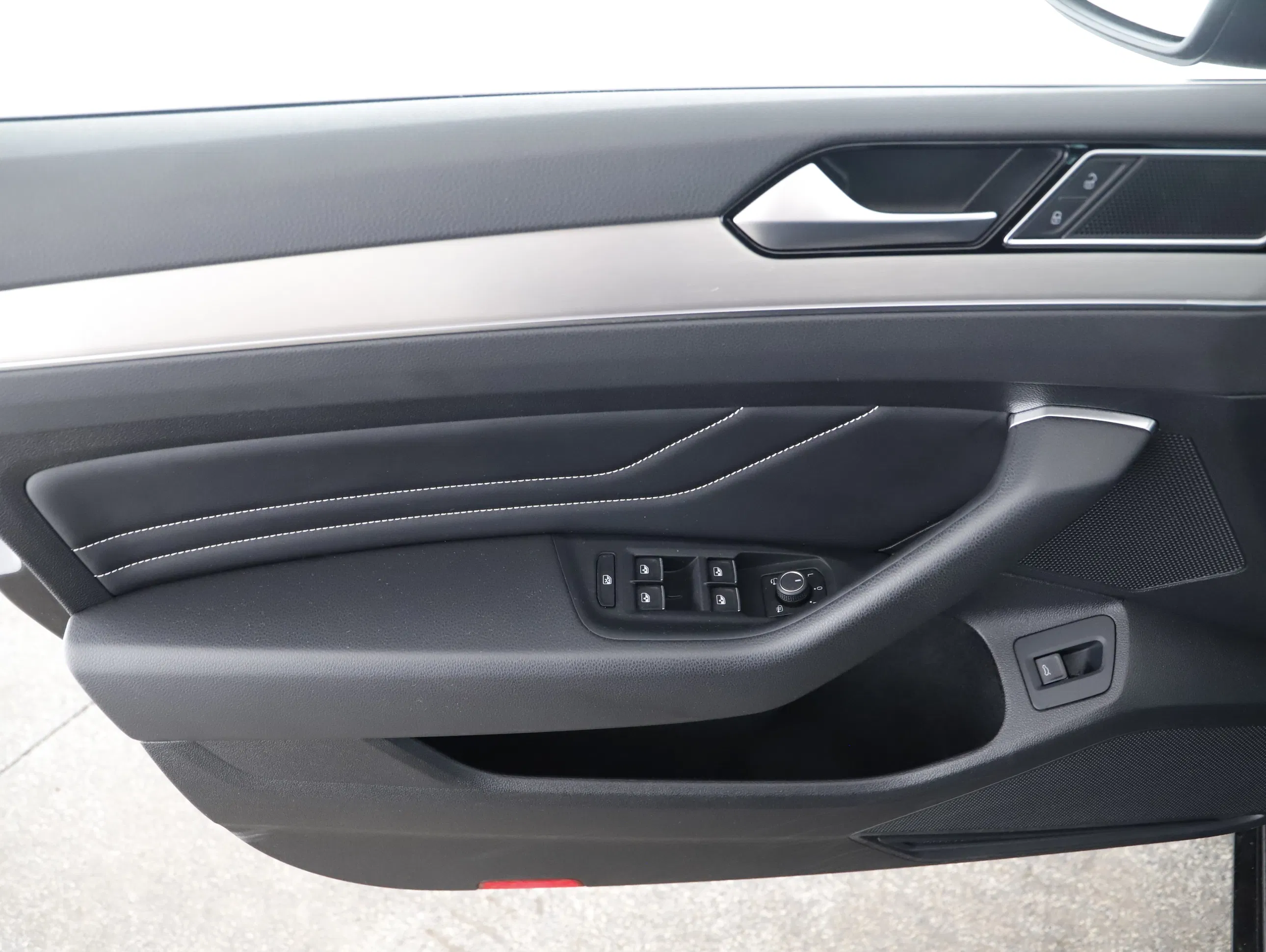 VW Passat Variant 2.0 TDI BMT Elegance | Bild 14 von 23