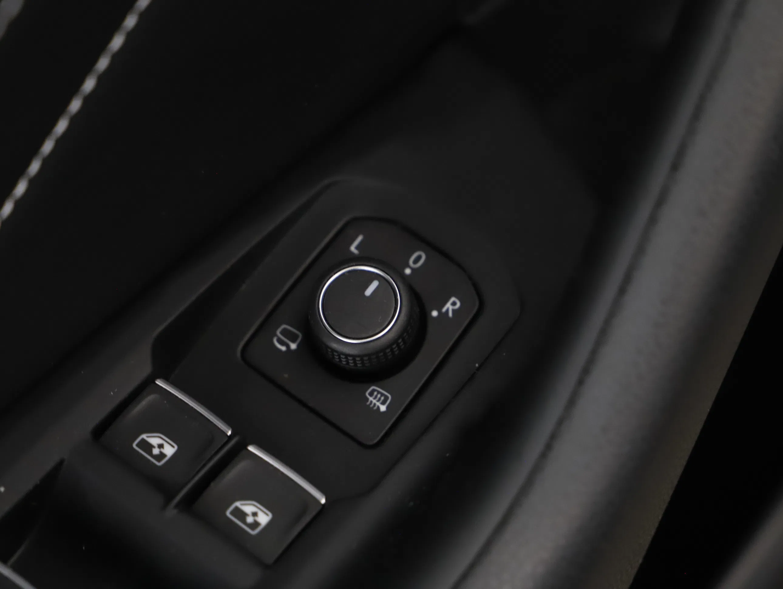 VW Passat Variant 2.0 TDI BMT Elegance | Bild 15 von 23