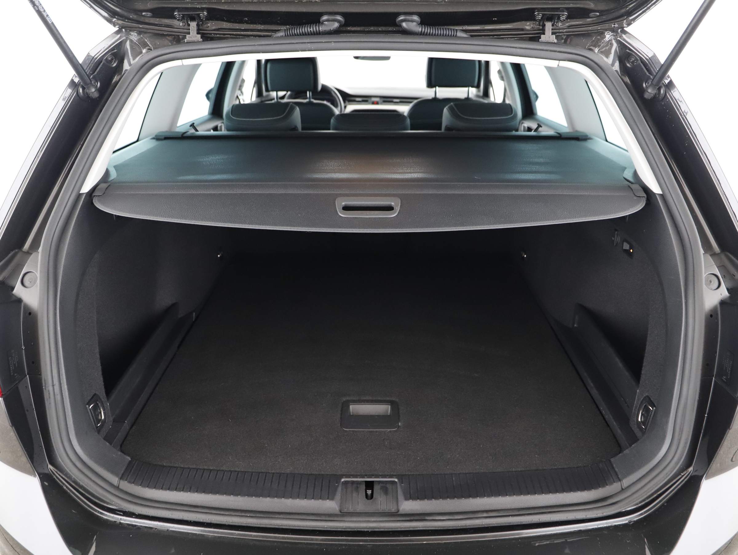 VW Passat Variant 2.0 TDI BMT Elegance | Bild 16 von 23