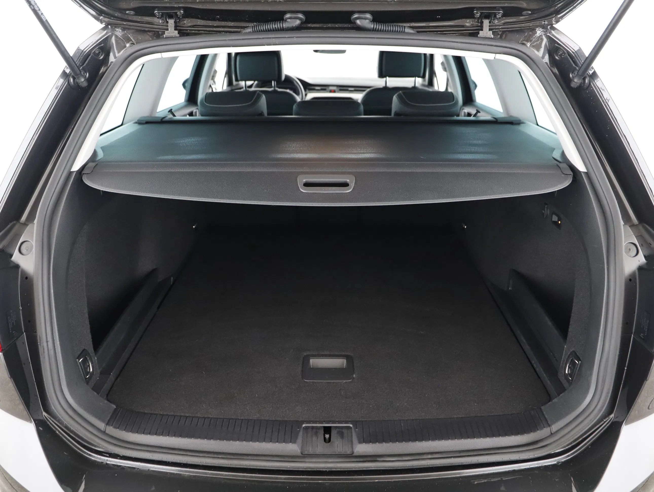 VW Passat Variant 2.0 TDI BMT Elegance | Bild 16 von 23