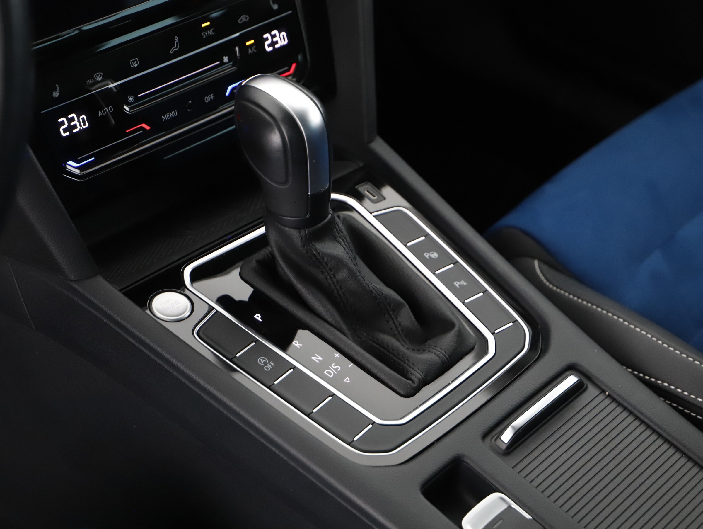VW Passat Variant 2.0 TDI BMT Elegance | Bild 12 von 23
