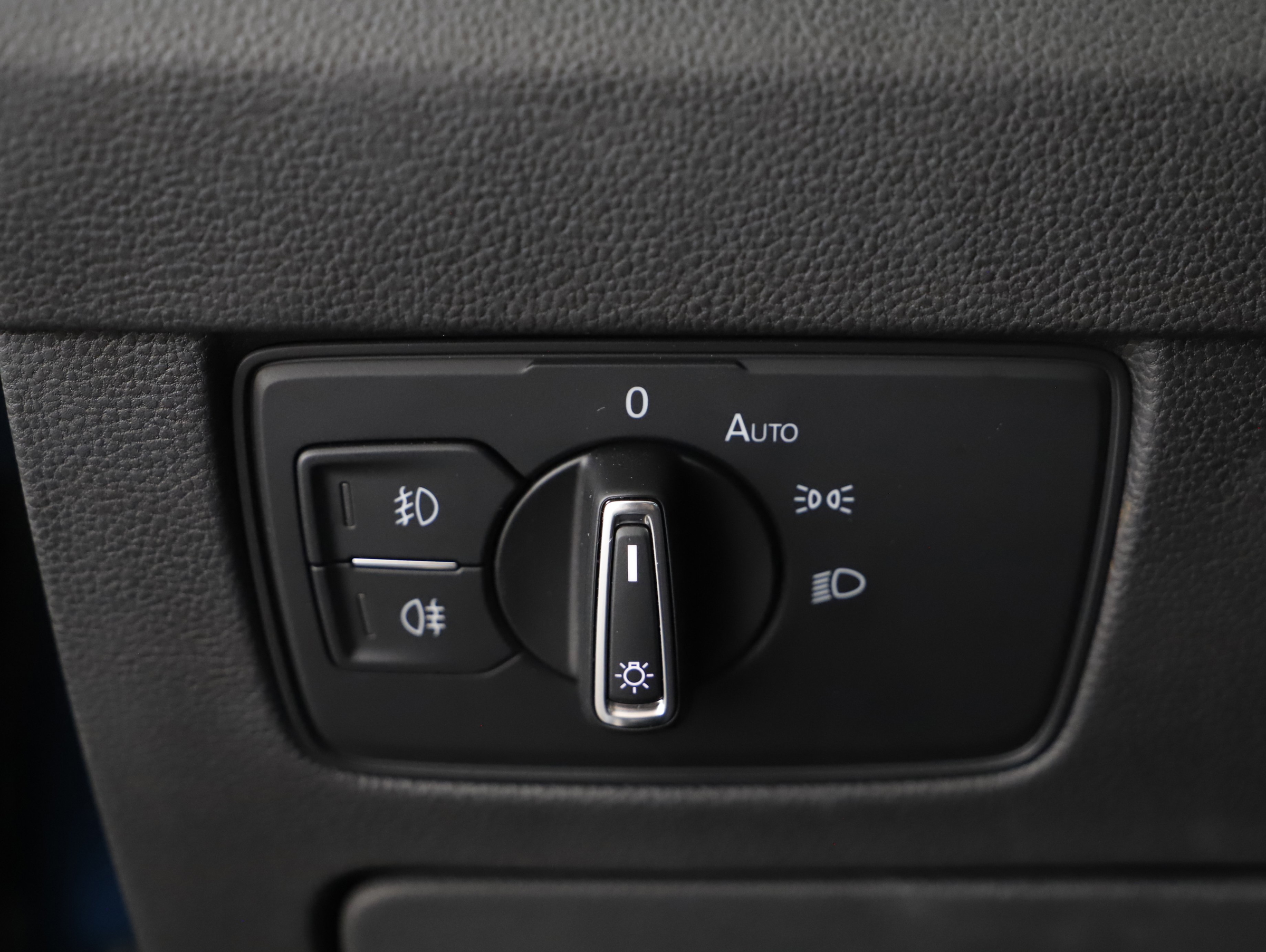 VW Passat Variant 2.0 TDI BMT Elegance | Bild 5 von 23