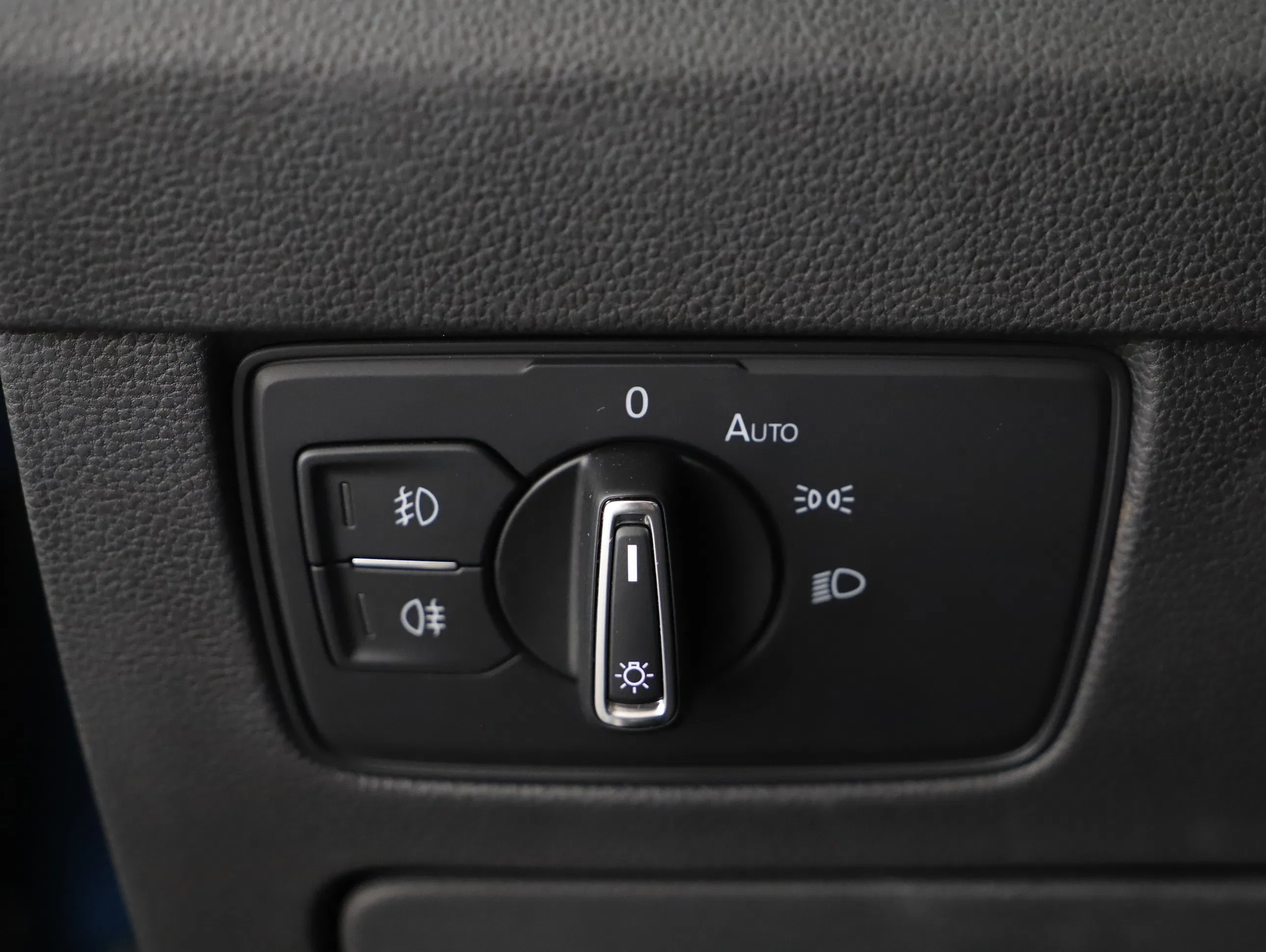 VW Passat Variant 2.0 TDI BMT Elegance | Bild 5 von 23