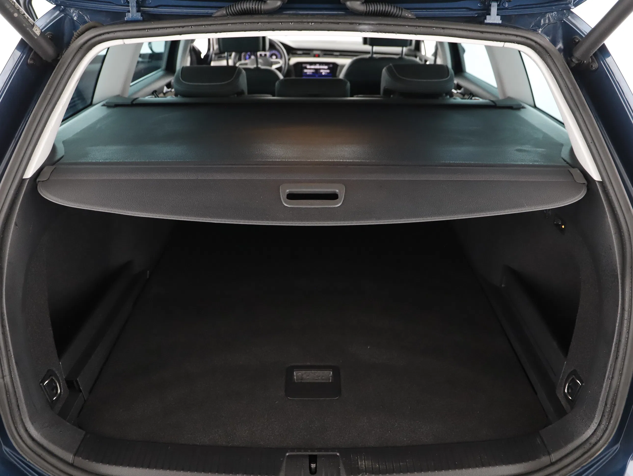 VW Passat Variant 2.0 TDI BMT Elegance | Bild 18 von 23