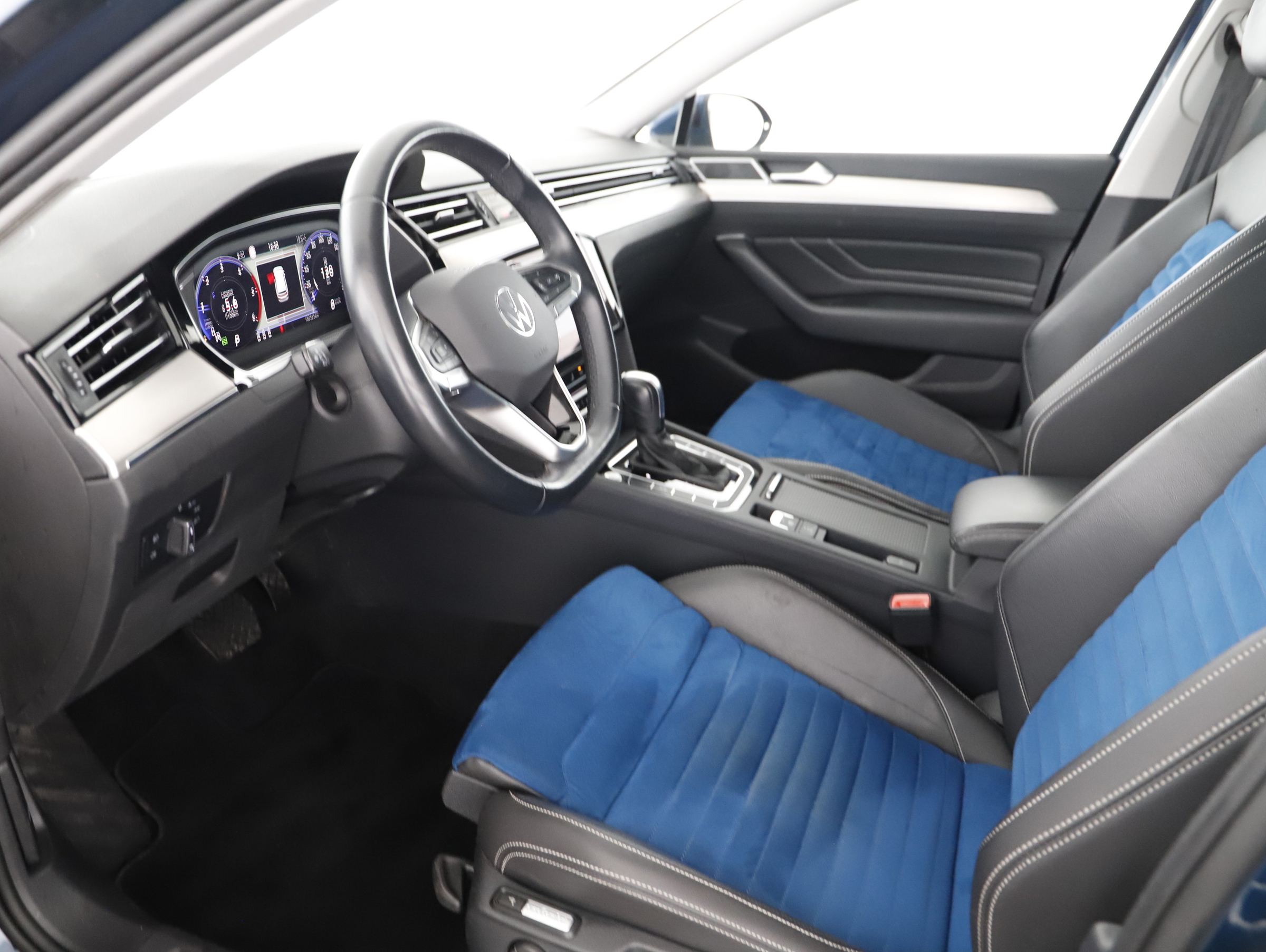 VW Passat Variant 2.0 TDI BMT Elegance | Bild 6 von 23