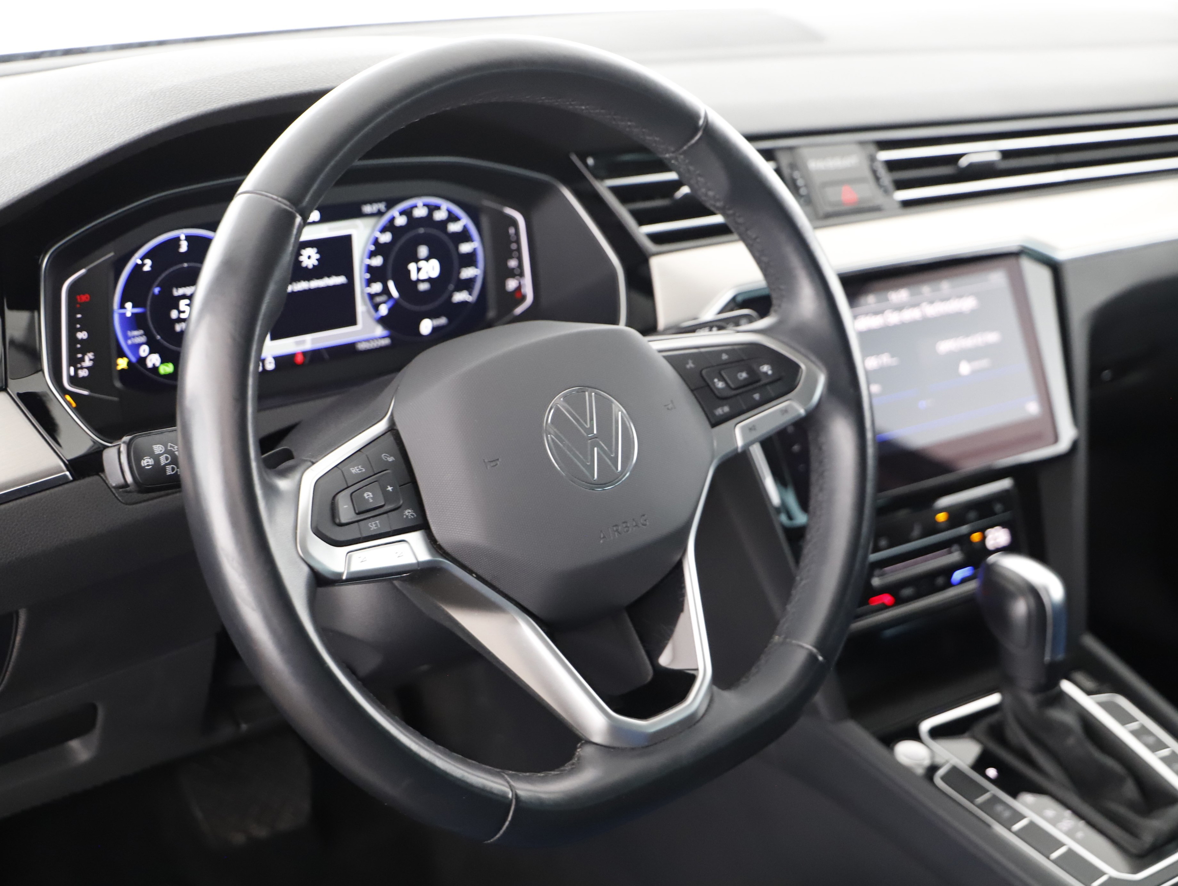 VW Passat Variant 2.0 TDI BMT Elegance | Bild 7 von 23