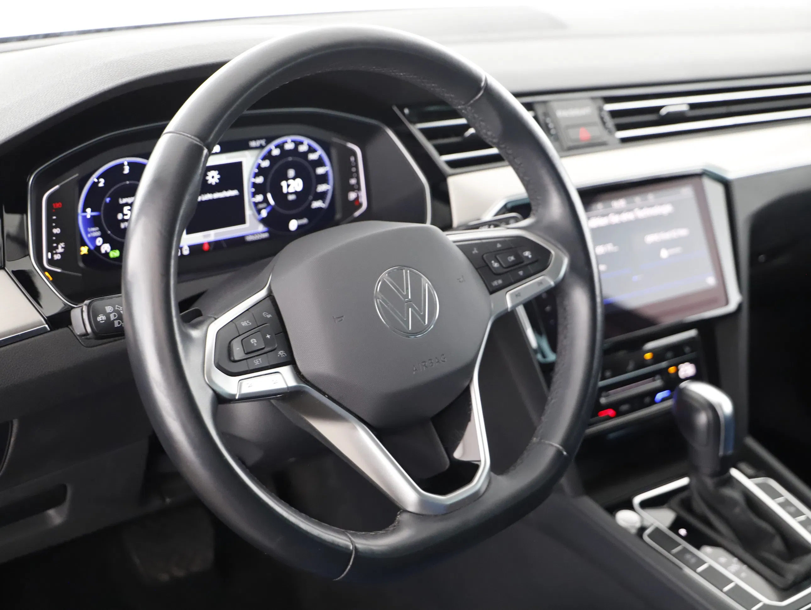 VW Passat Variant 2.0 TDI BMT Elegance | Bild 7 von 23