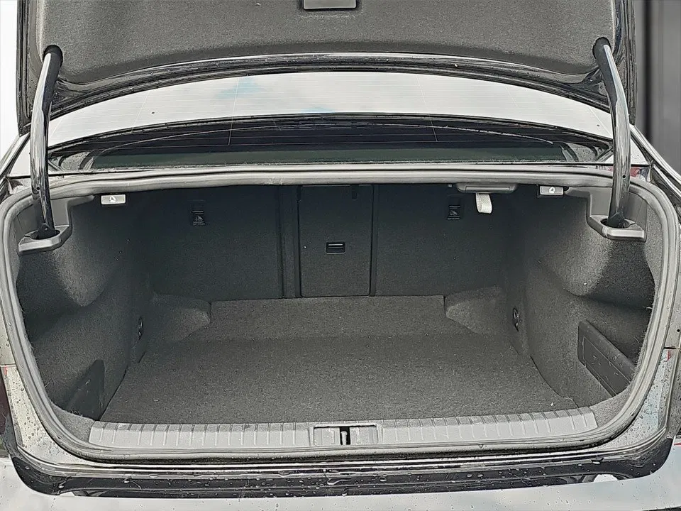 VW Passat 2.0 TDI Business DSG | Bild 13 von 19