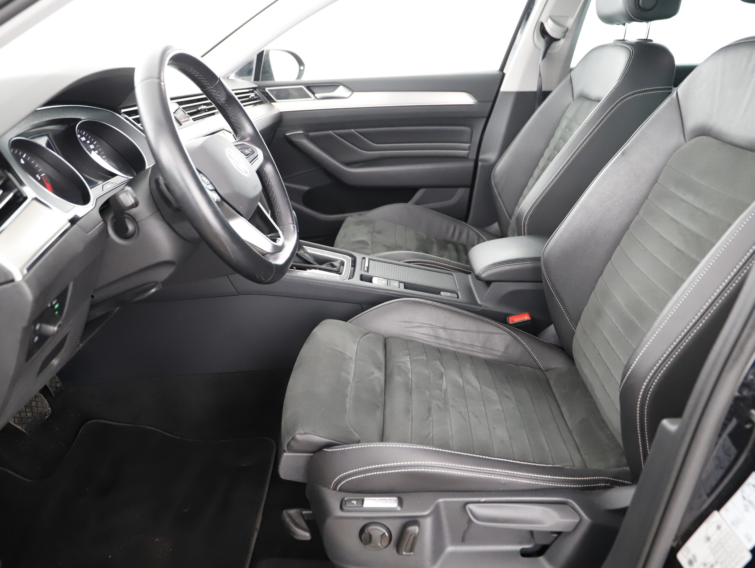 VW Passat Var. 2.0 TDI Eleg DSG | Bild 7 von 22
