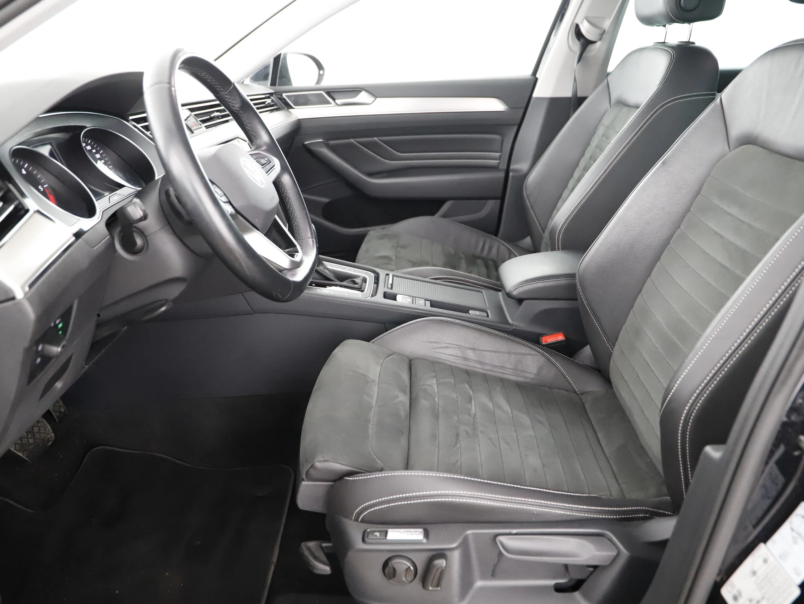 VW Passat Var. 2.0 TDI Eleg DSG | Bild 7 von 22