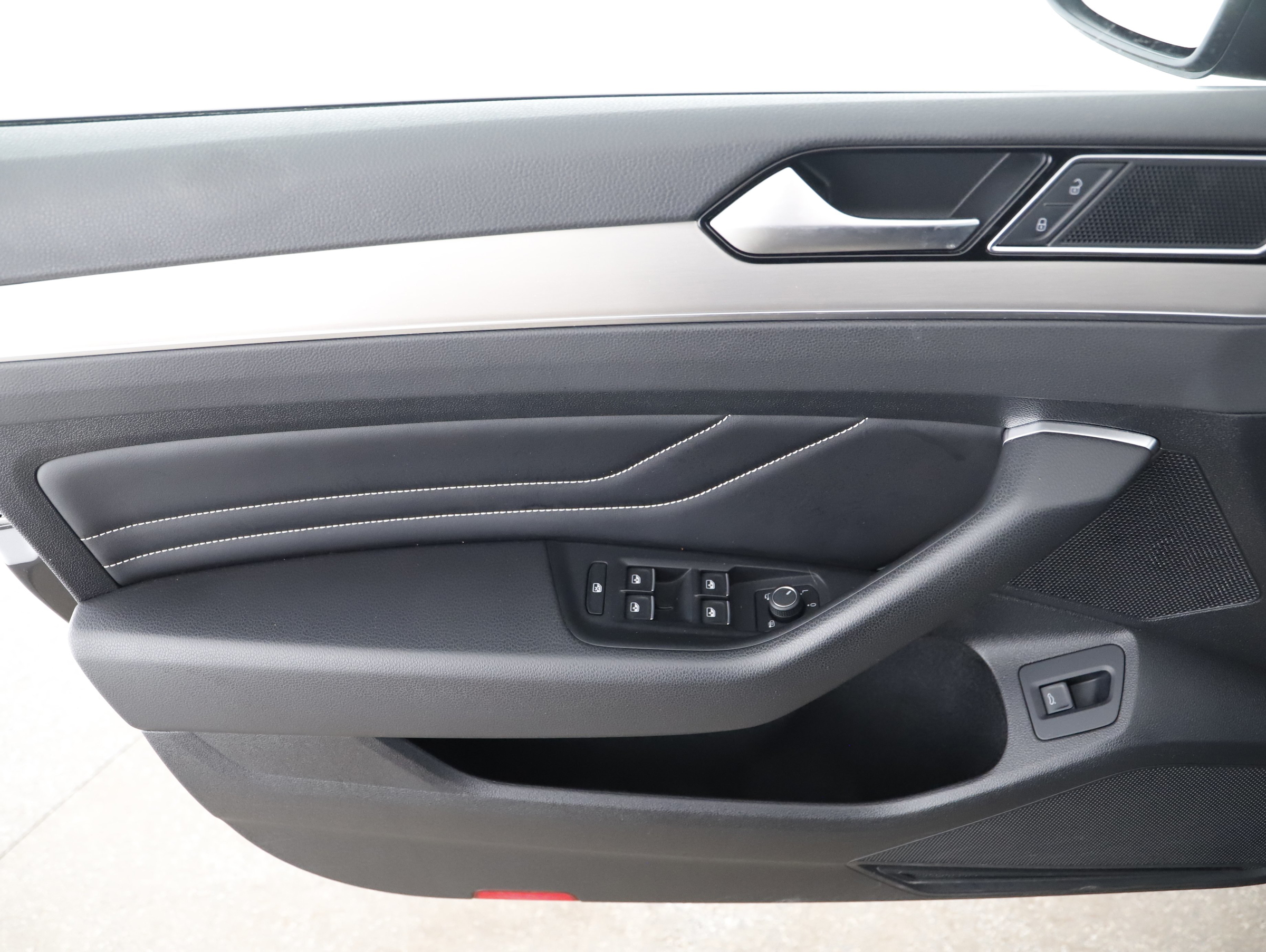 VW Passat Var. 2.0 TDI Eleg DSG | Bild 4 von 22