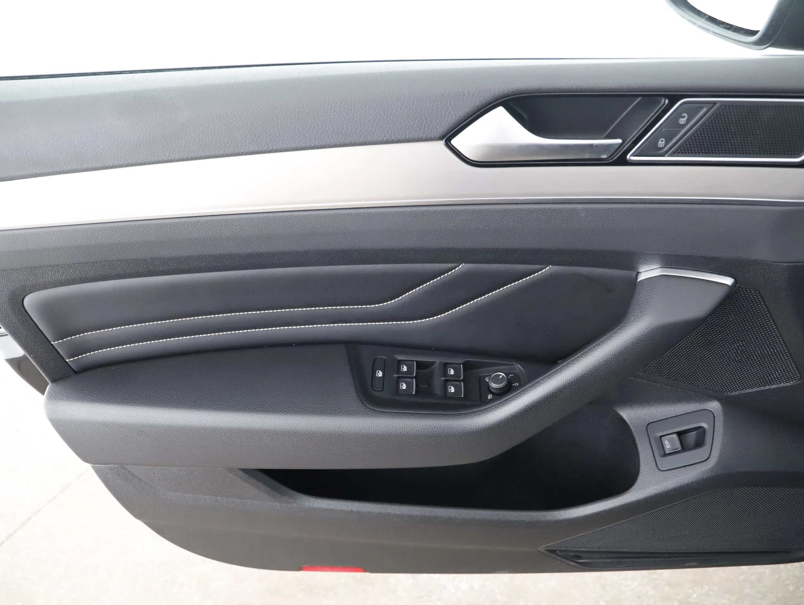 VW Passat Var. 2.0 TDI Eleg DSG | Bild 4 von 22