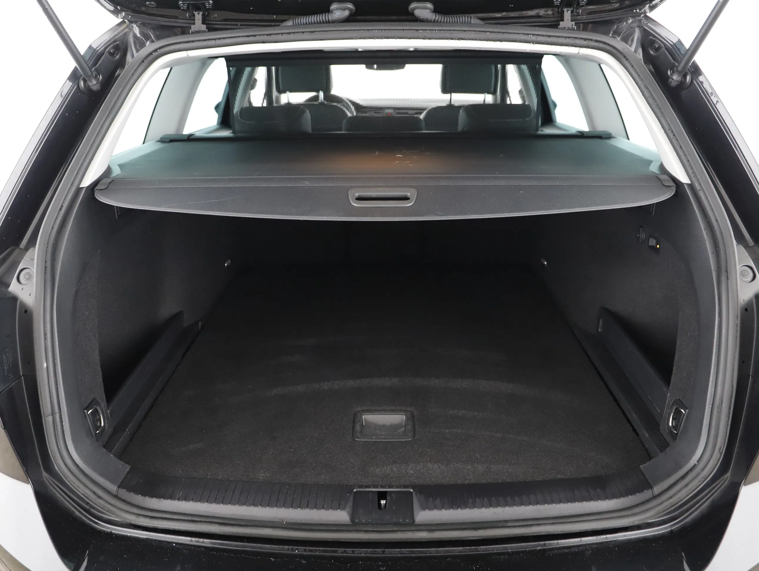 VW Passat Var. 2.0 TDI Eleg DSG | Bild 18 von 22