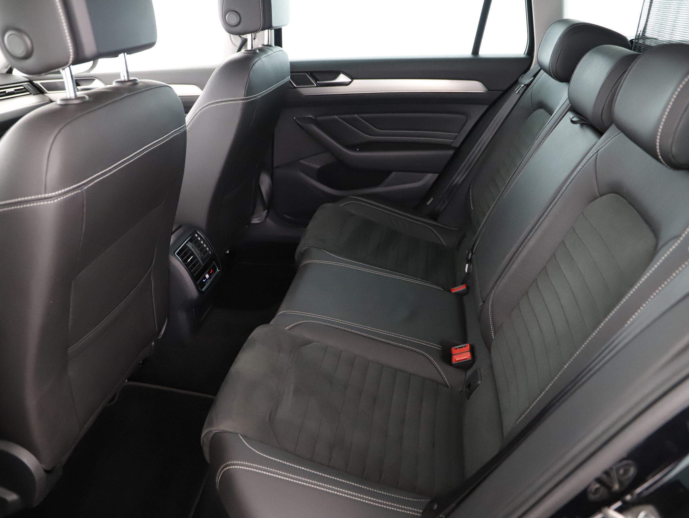 VW Passat Var. 2.0 TDI Eleg DSG | Bild 17 von 22