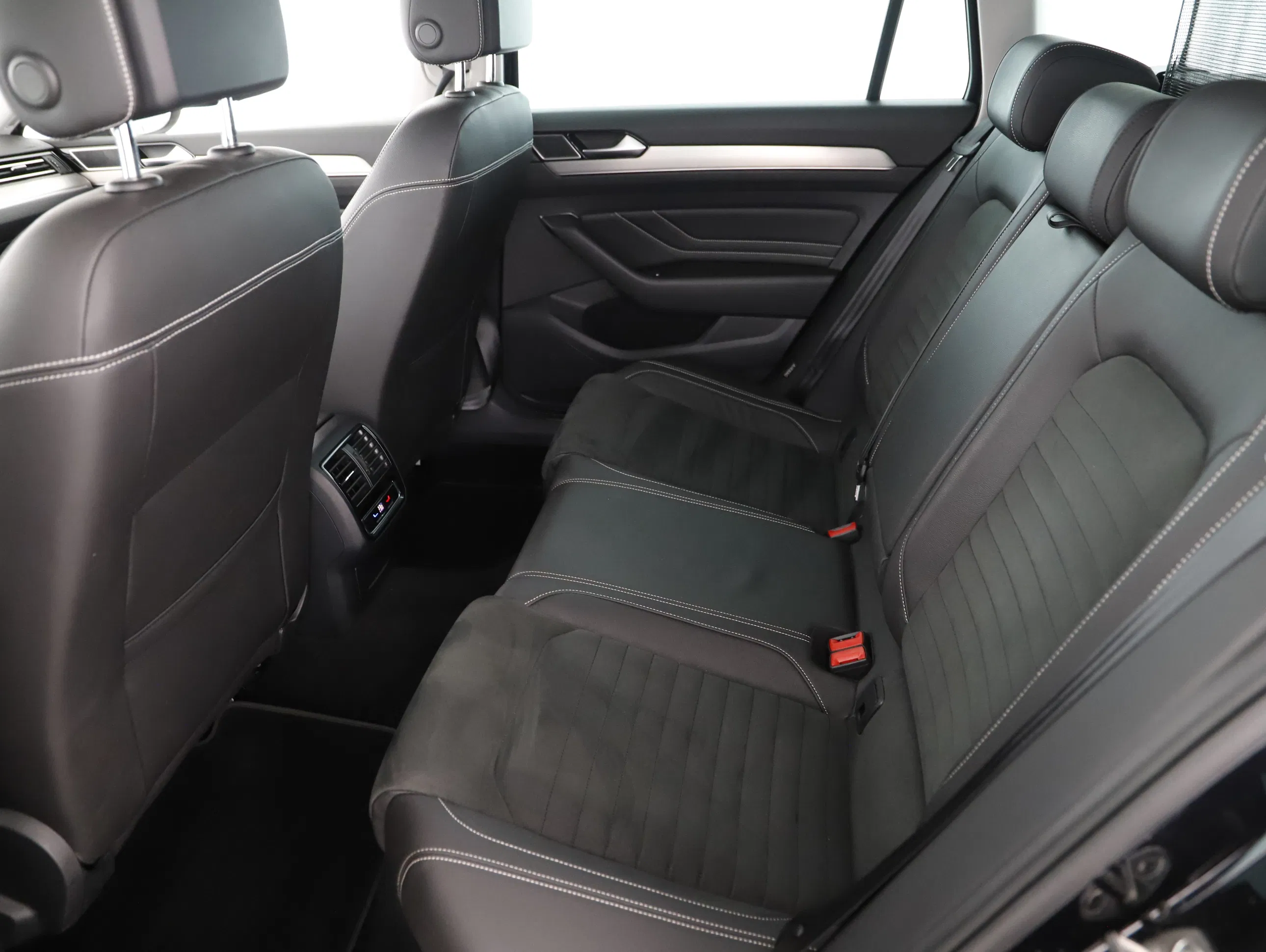 VW Passat Var. 2.0 TDI Eleg DSG | Bild 17 von 22
