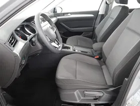 VW Passat Variant 2.0 TDI BMT | Thumbnail 14 von 31