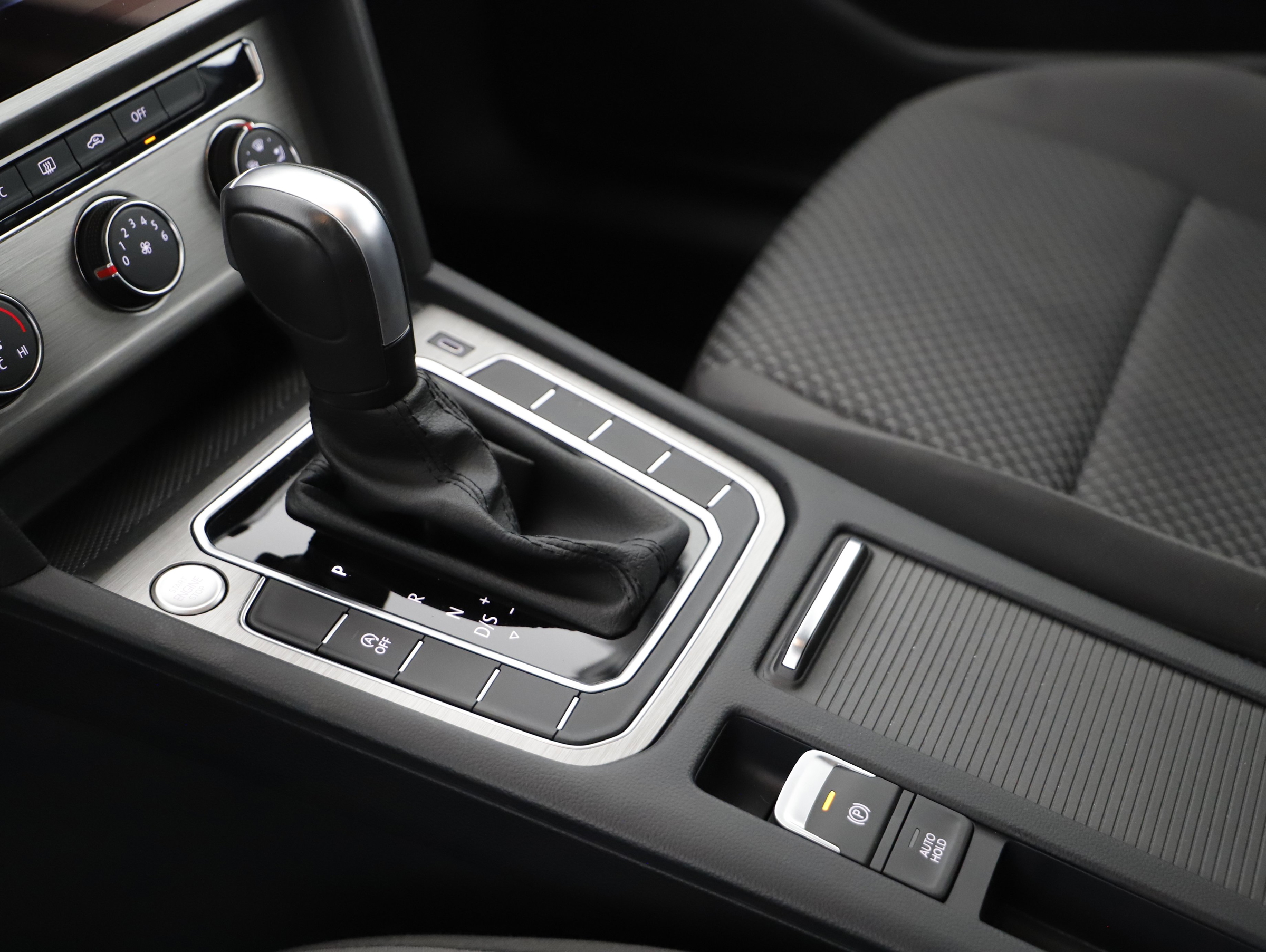 VW Passat Variant 2.0 TDI BMT | Bild 24 von 31