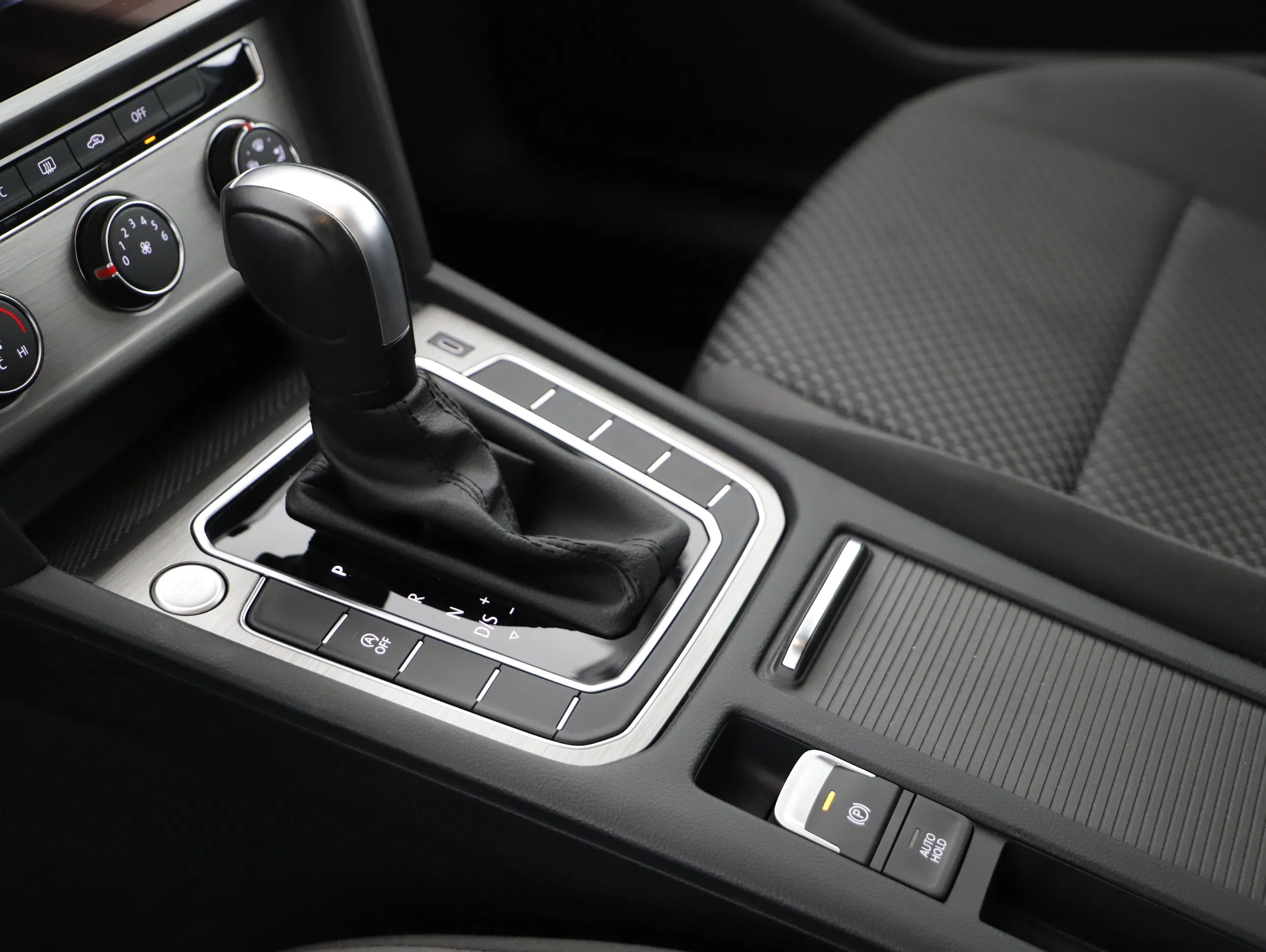 VW Passat Variant 2.0 TDI BMT | Bild 24 von 31