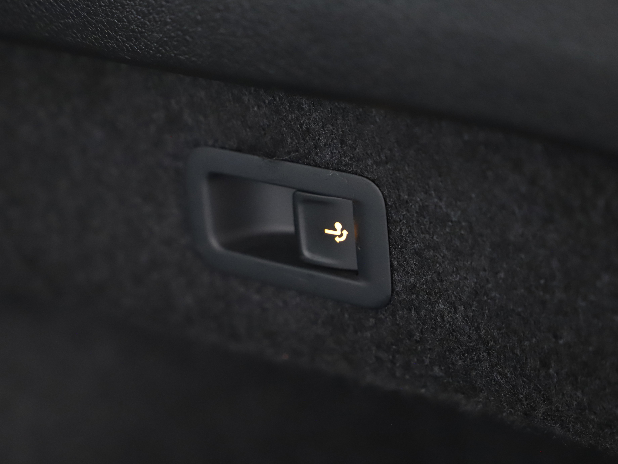 VW Passat Variant 2.0 TDI BMT | Bild 27 von 31