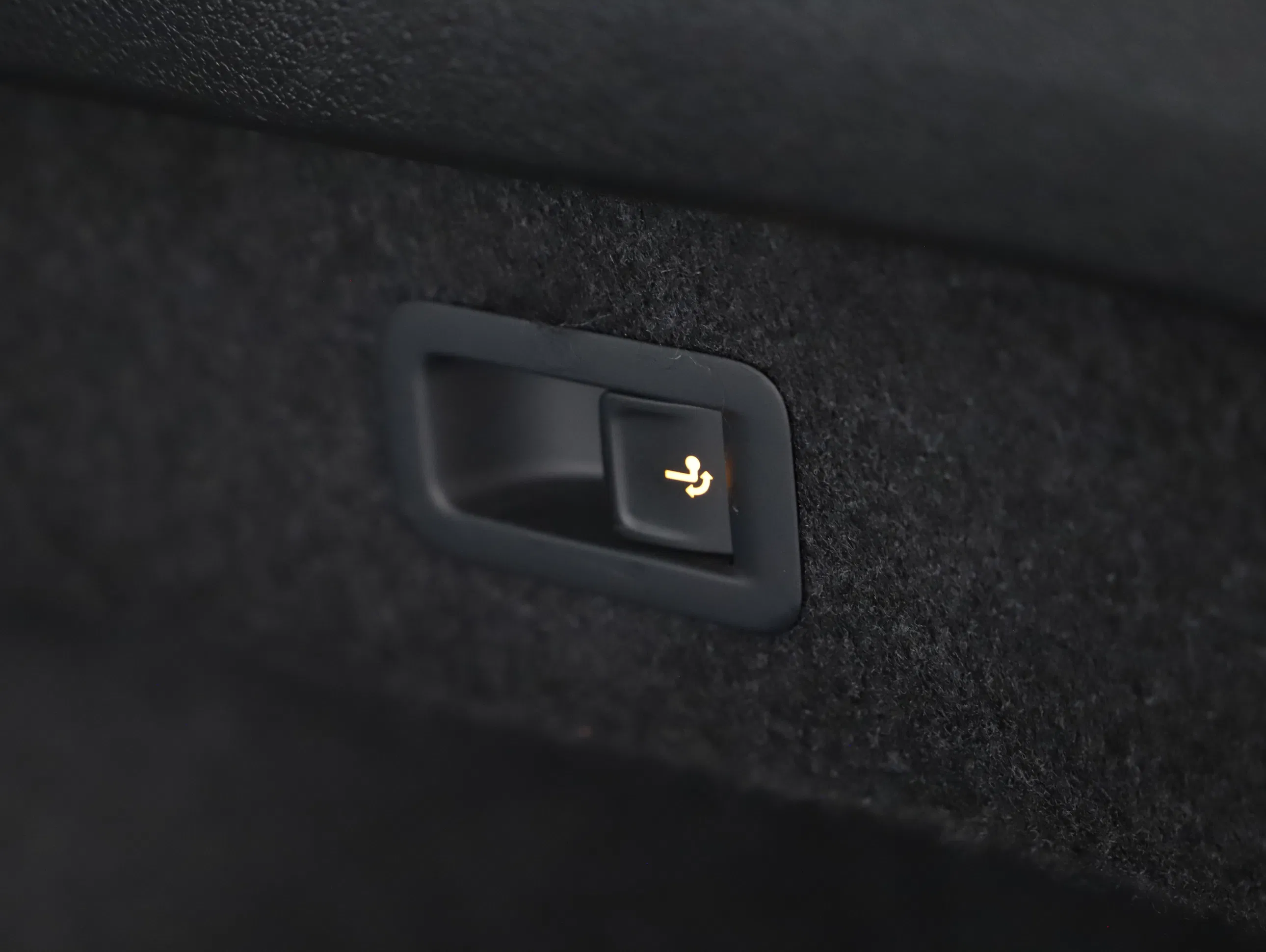 VW Passat Variant 2.0 TDI BMT | Bild 27 von 31