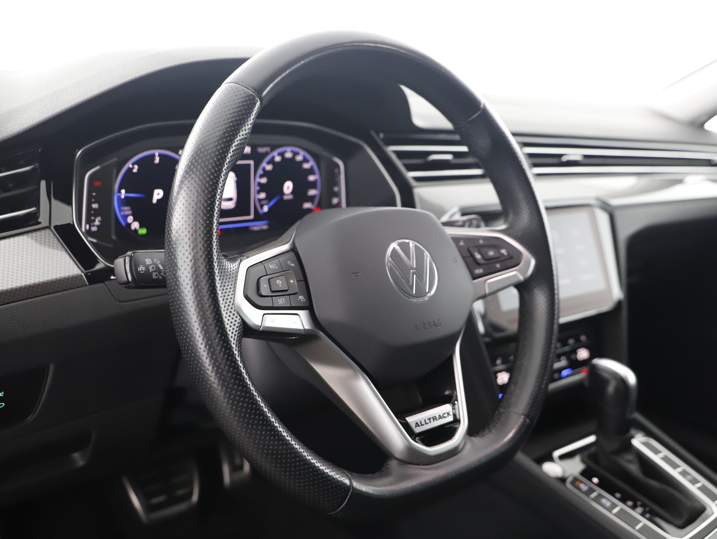 VW Passat Variant 2.0 TDI 4Motion BMT Alltrack | Bild 4 von 7