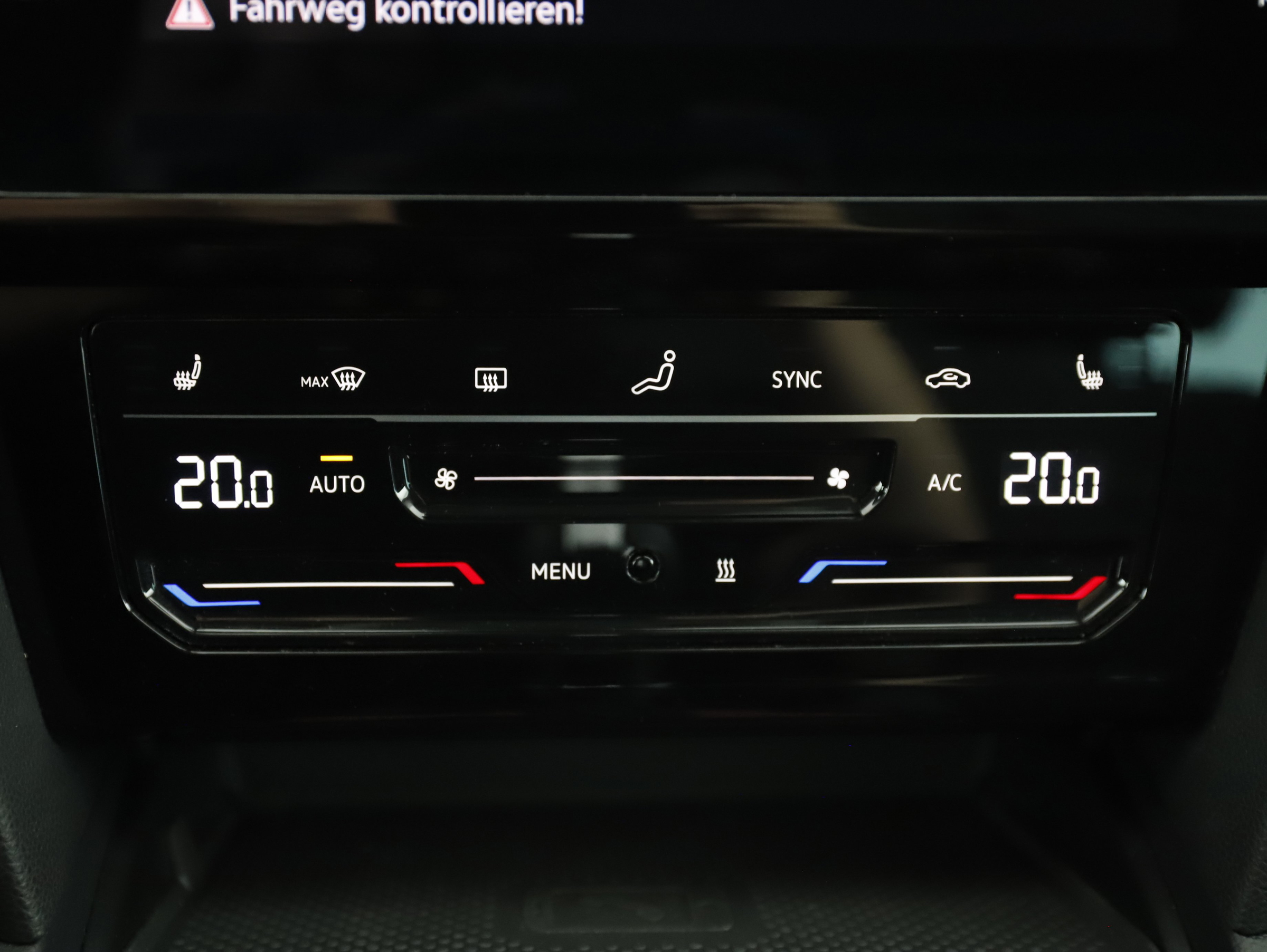 VW Passat Variant 2.0 TDI 4Motion BMT  Alltrack | Bild 17 von 25