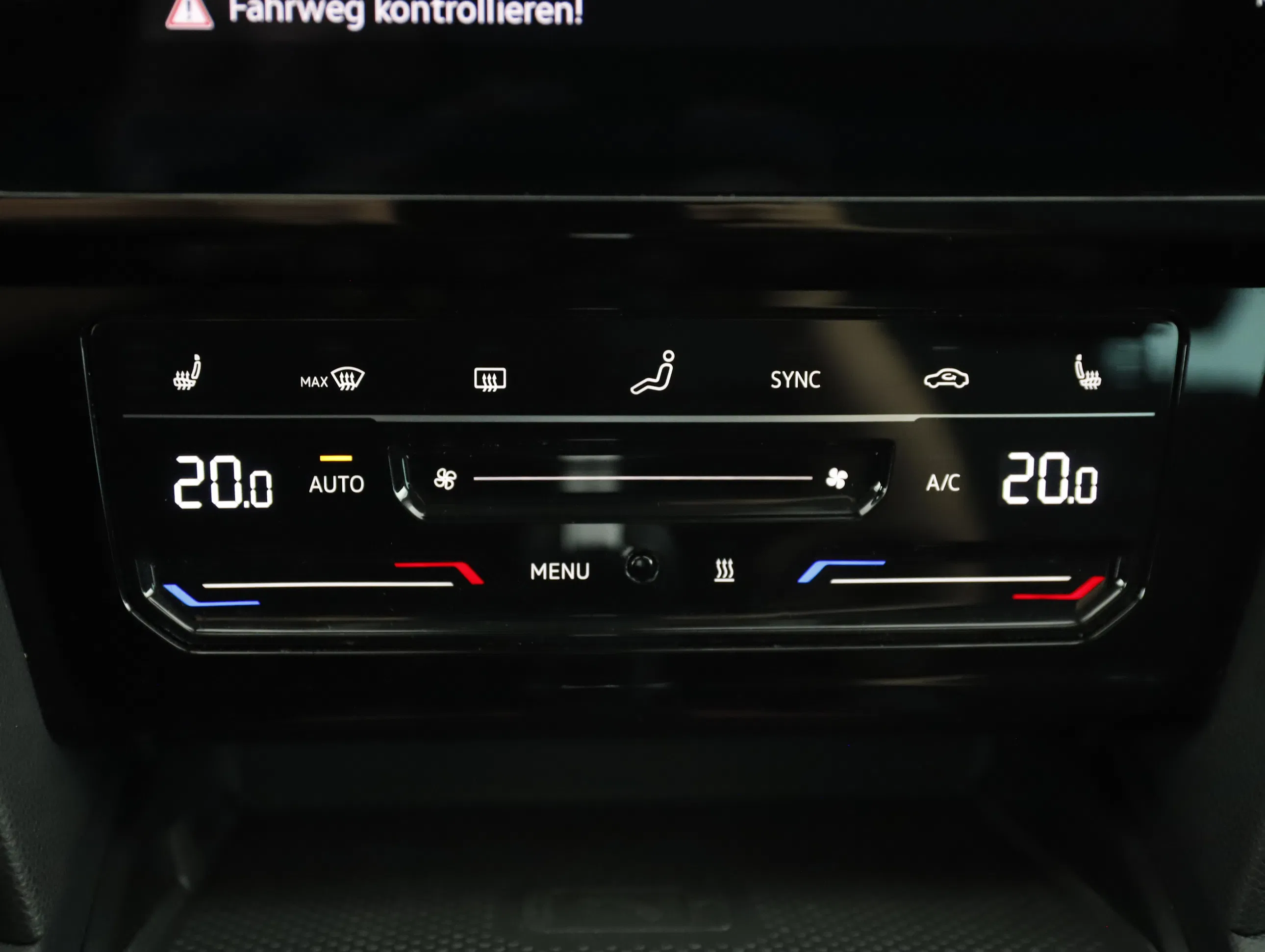 VW Passat Variant 2.0 TDI 4Motion BMT Alltrack | Bild 17 von 25