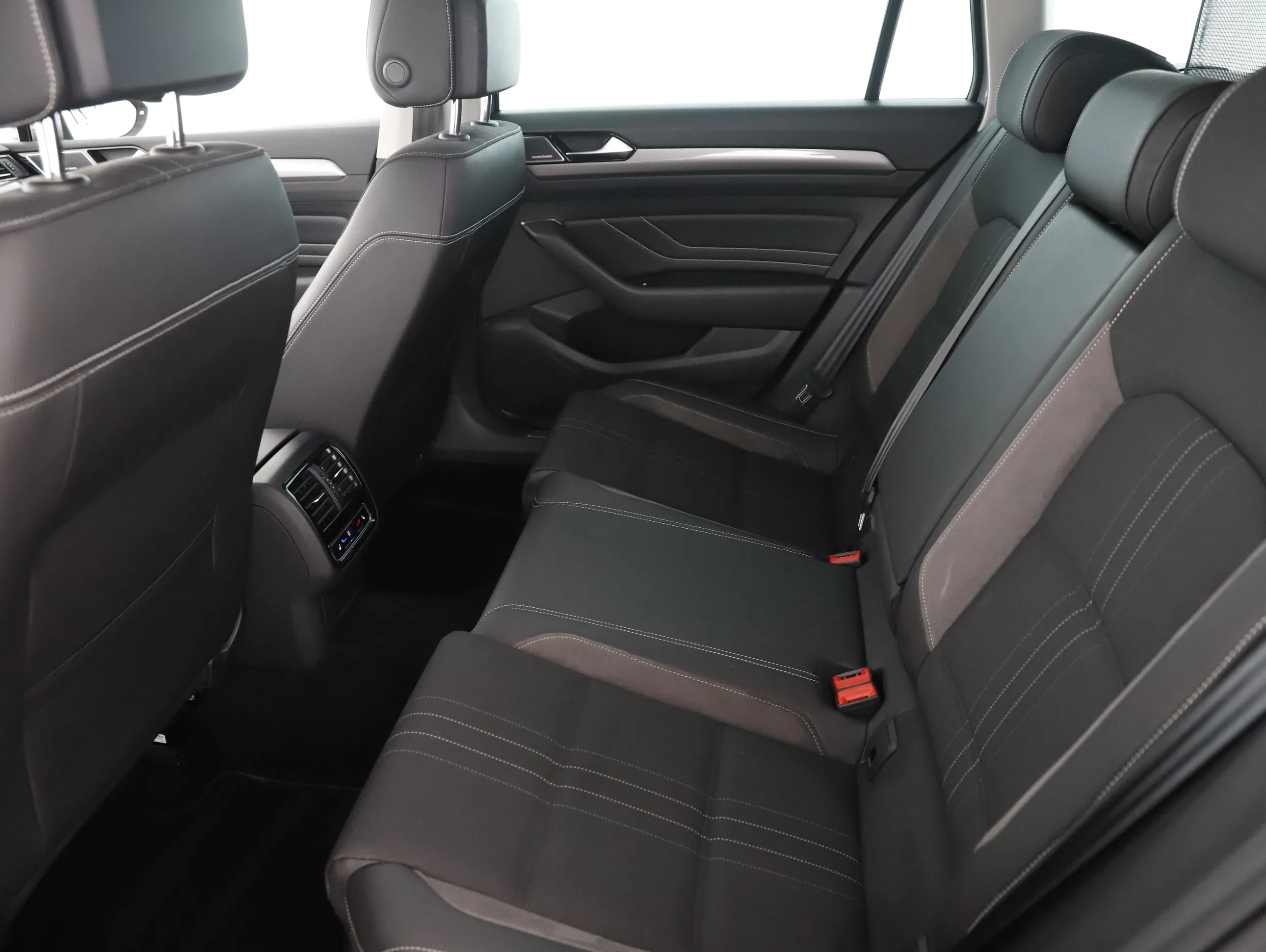 VW Passat Variant 2.0 TDI 4Motion BMT Alltrack | Bild 19 von 25