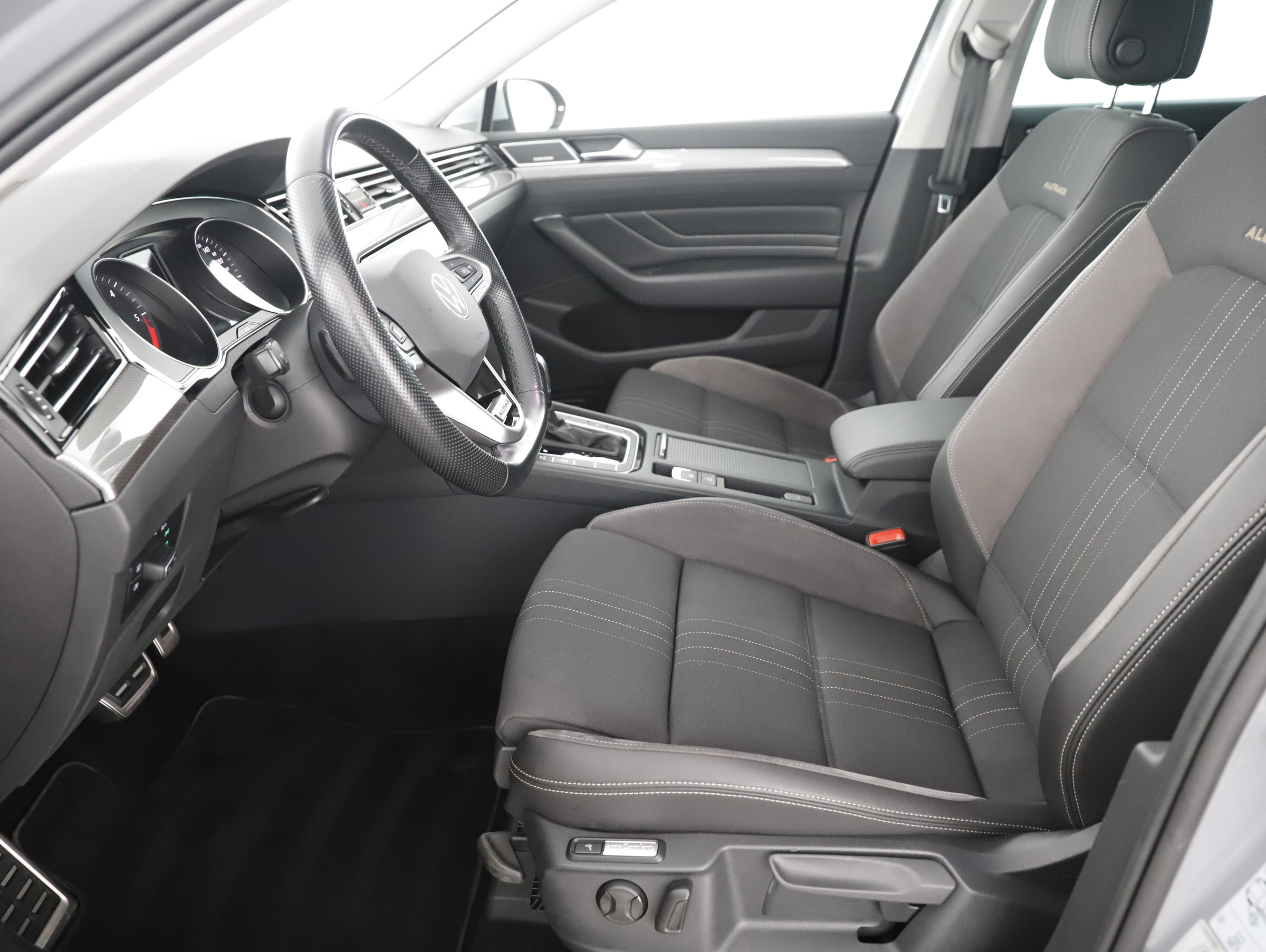 VW Passat Variant 2.0 TDI 4Motion BMT  Alltrack | Bild 8 von 25