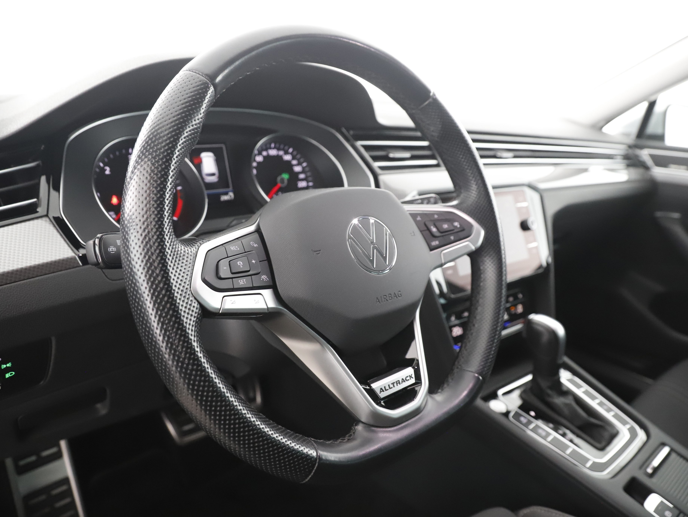 VW Passat Variant 2.0 TDI 4Motion BMT  Alltrack | Bild 10 von 25