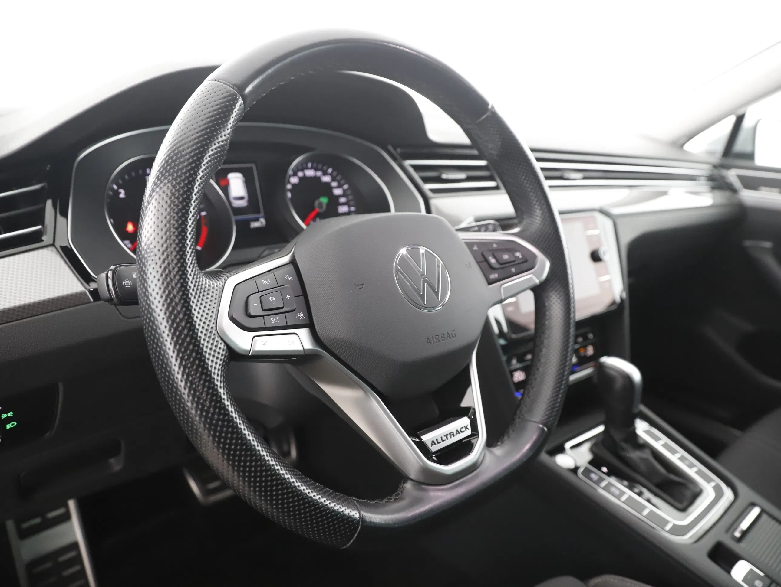 VW Passat Variant 2.0 TDI 4Motion BMT Alltrack | Bild 10 von 25