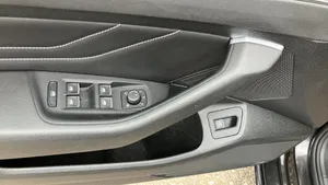 VW Passat Variant 2.0 TDI | Thumbnail 9 von 26