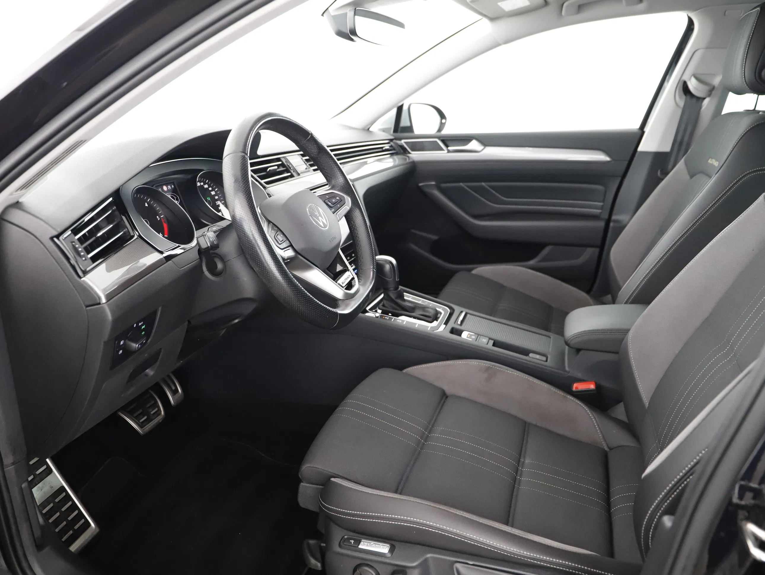 VW Passat Variant 2.0 TDI 4Motion BMT Alltrack | Bild 14 von 30