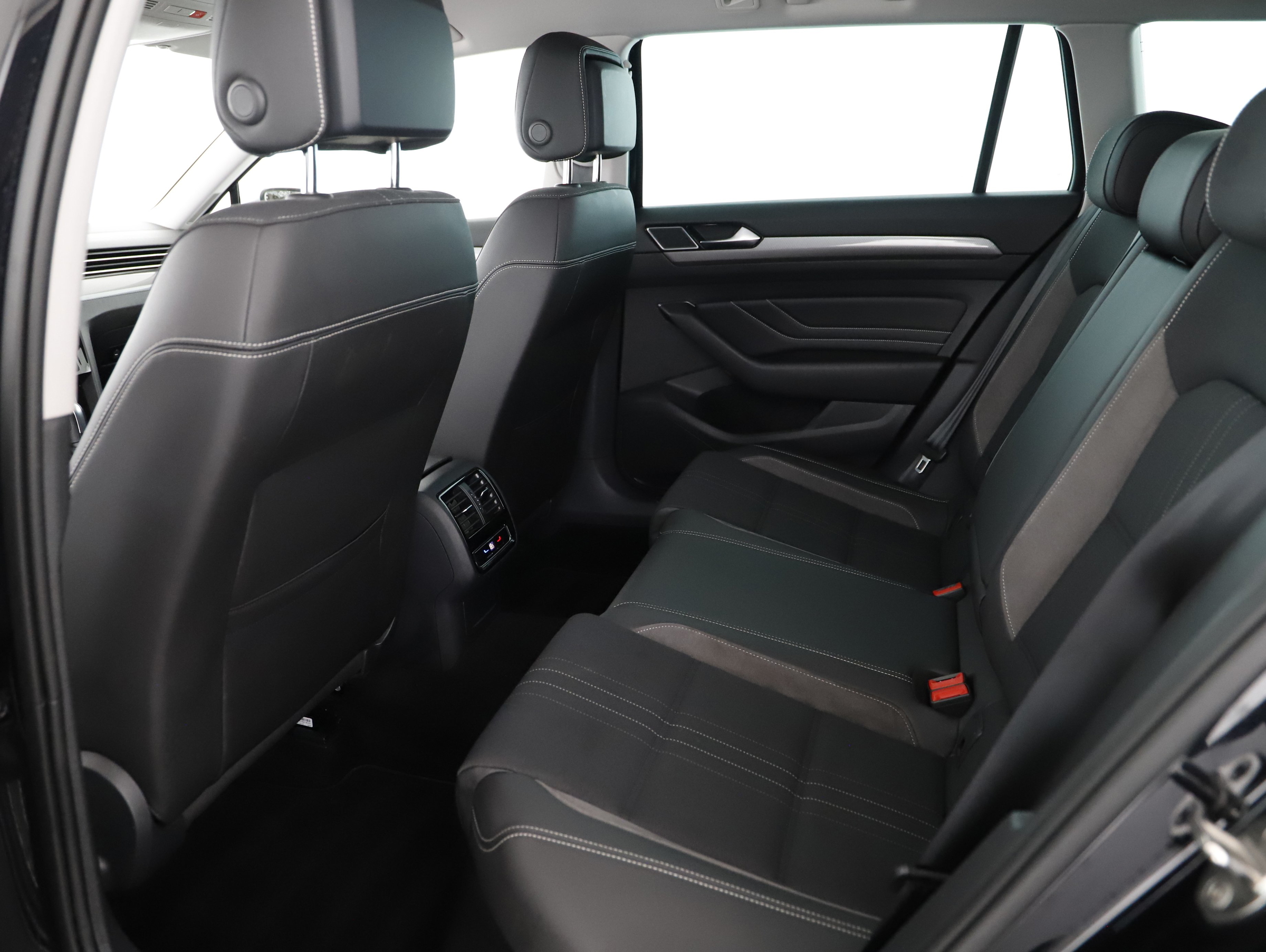 VW Passat Variant 2.0 TDI 4Motion BMT Alltrack | Bild 25 von 30