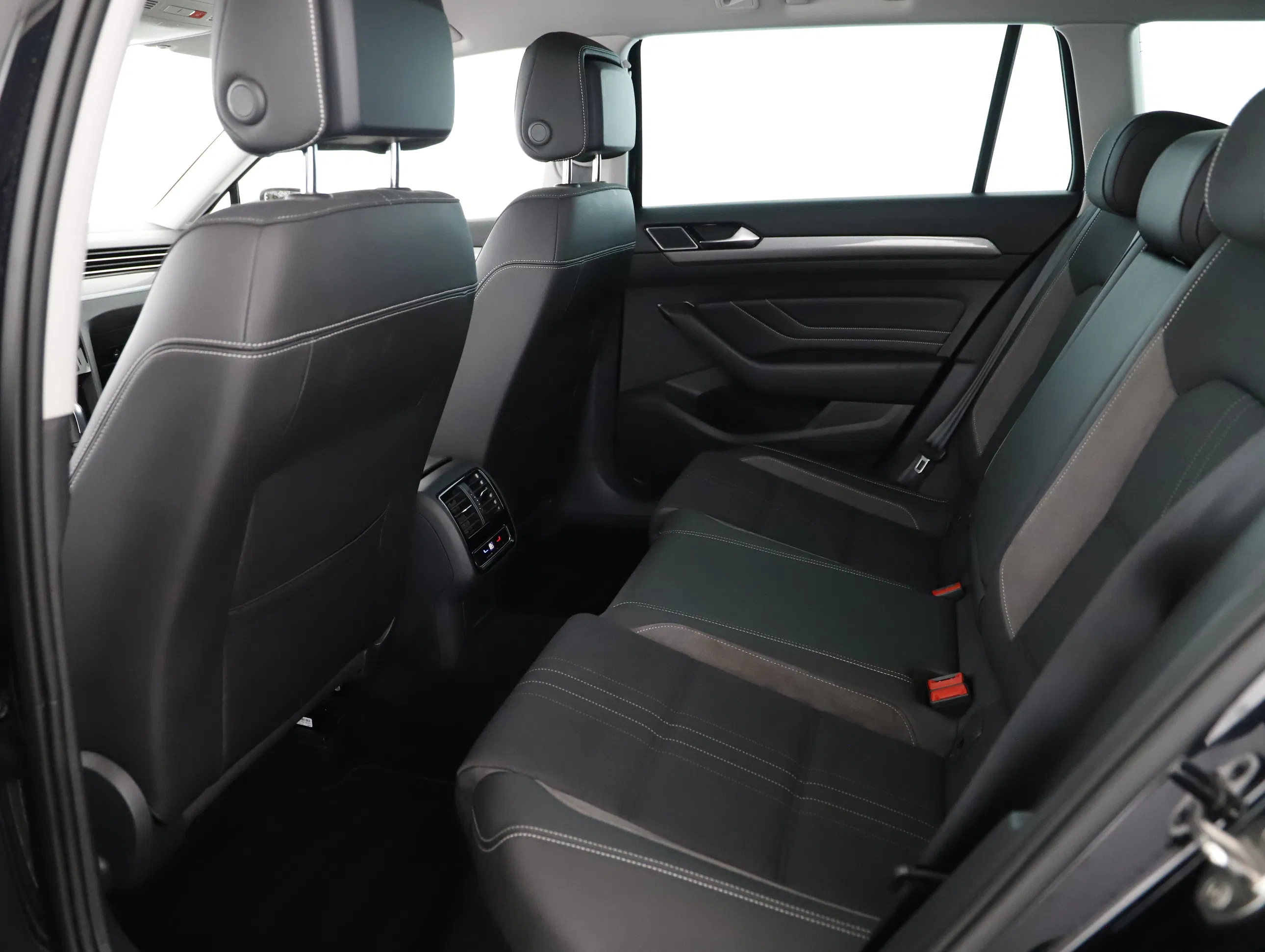 VW Passat Variant 2.0 TDI 4Motion BMT Alltrack | Bild 25 von 30