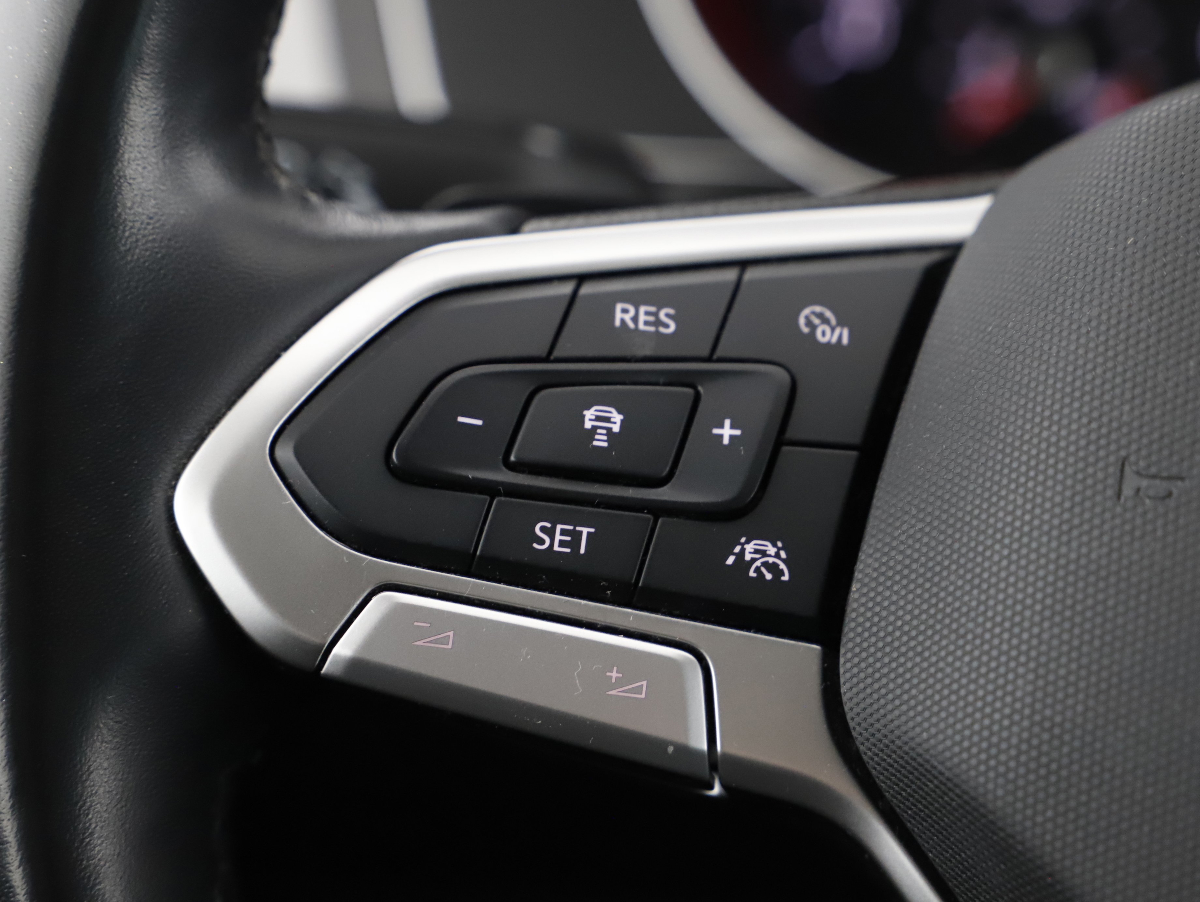 VW Passat Var. 2.0 TDI Bus. DSG | Bild 12 von 25