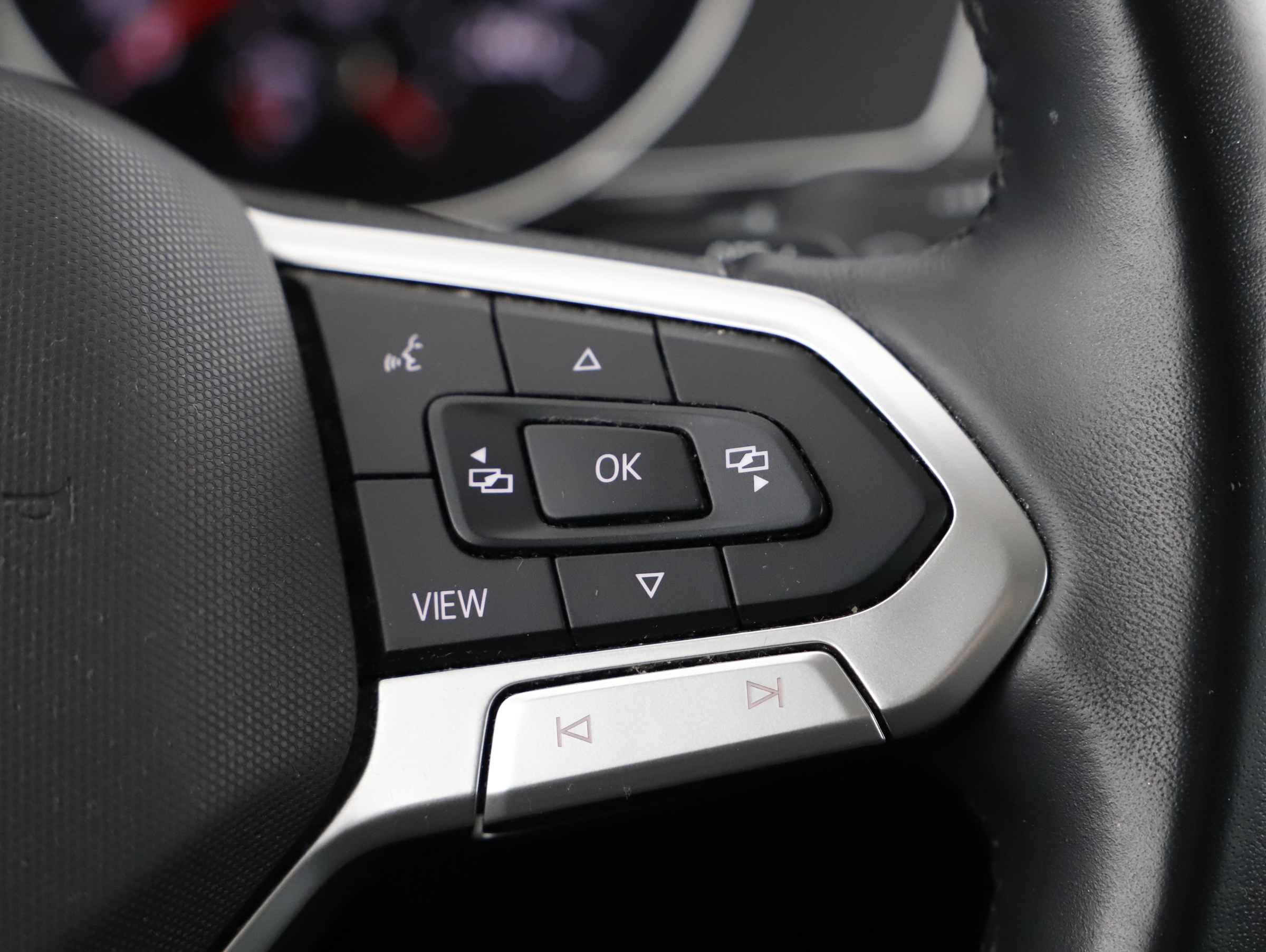 VW Passat Var. 2.0 TDI Bus. DSG | Bild 13 von 25