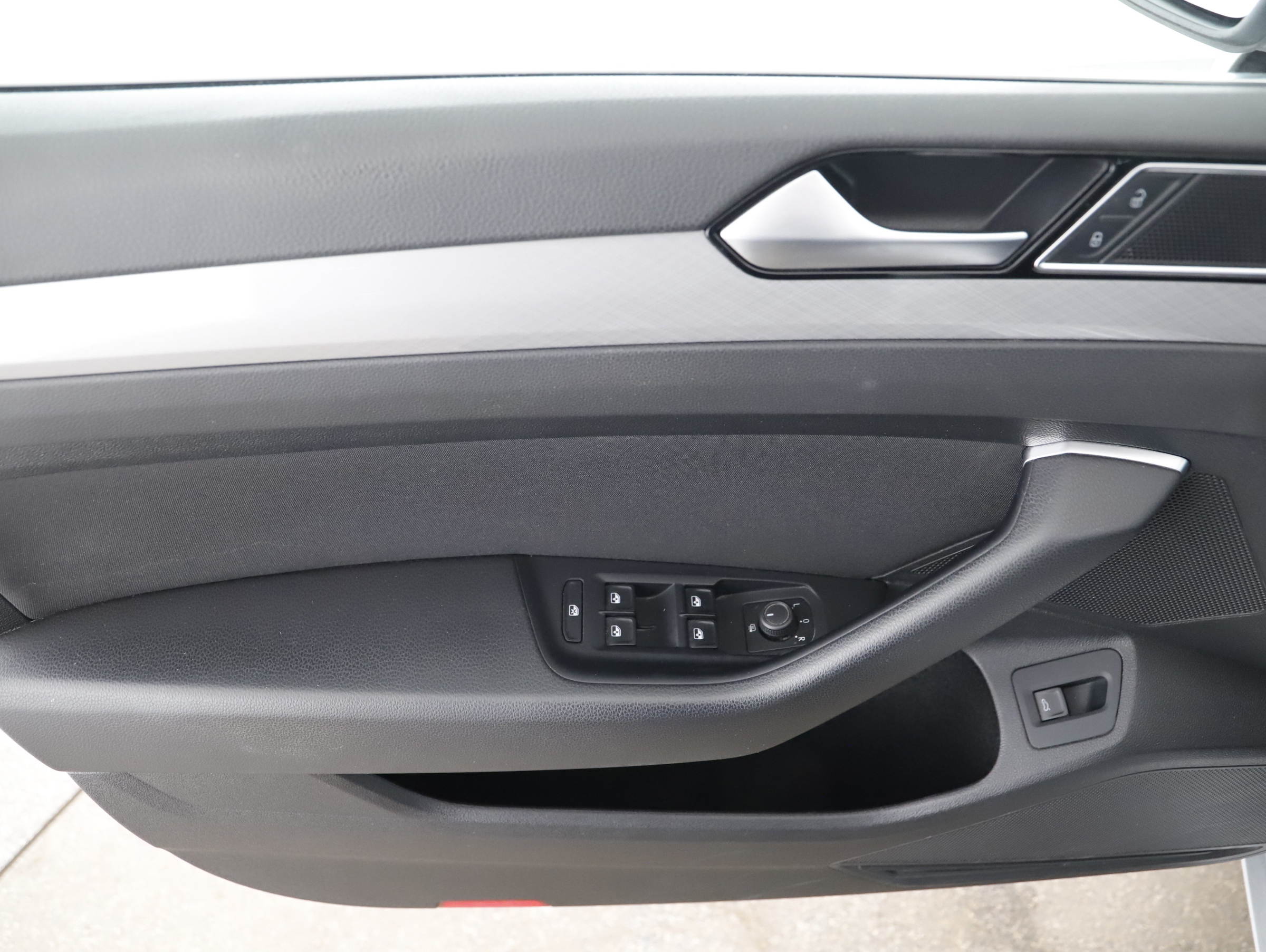 VW Passat Var. 2.0 TDI Bus. DSG | Bild 15 von 25