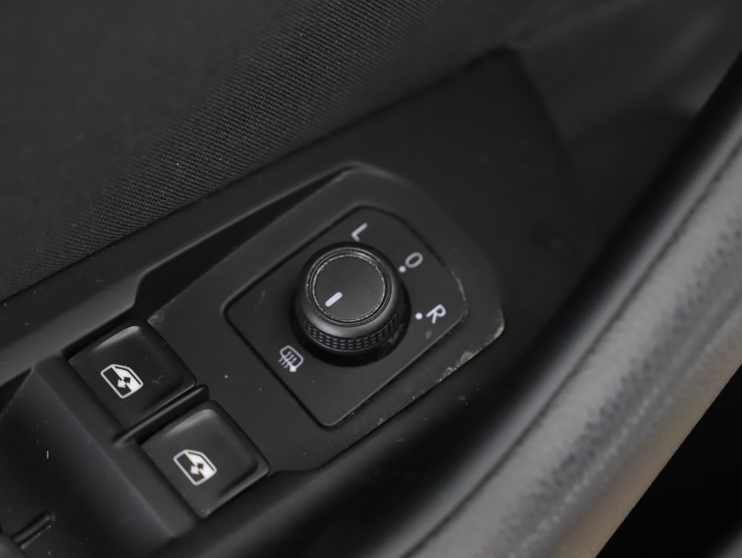 VW Passat Var. 2.0 TDI Bus. DSG | Bild 16 von 25