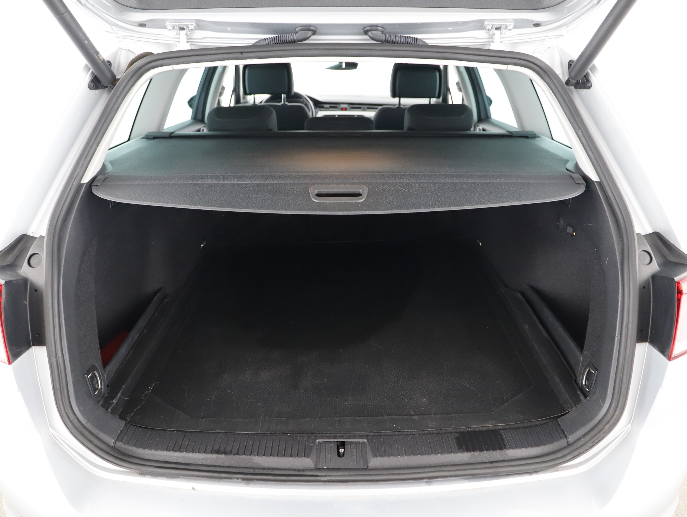 VW Passat Var. 2.0 TDI Bus. DSG | Bild 17 von 25