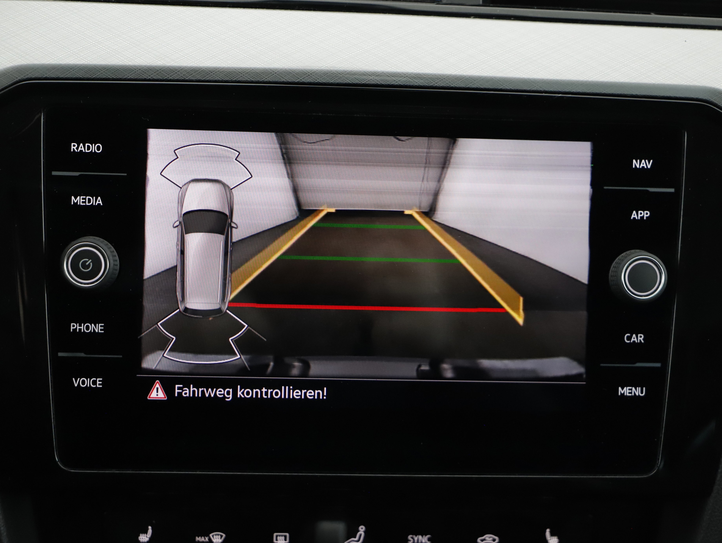 VW Passat Var. 2.0 TDI Bus. DSG | Bild 10 von 25