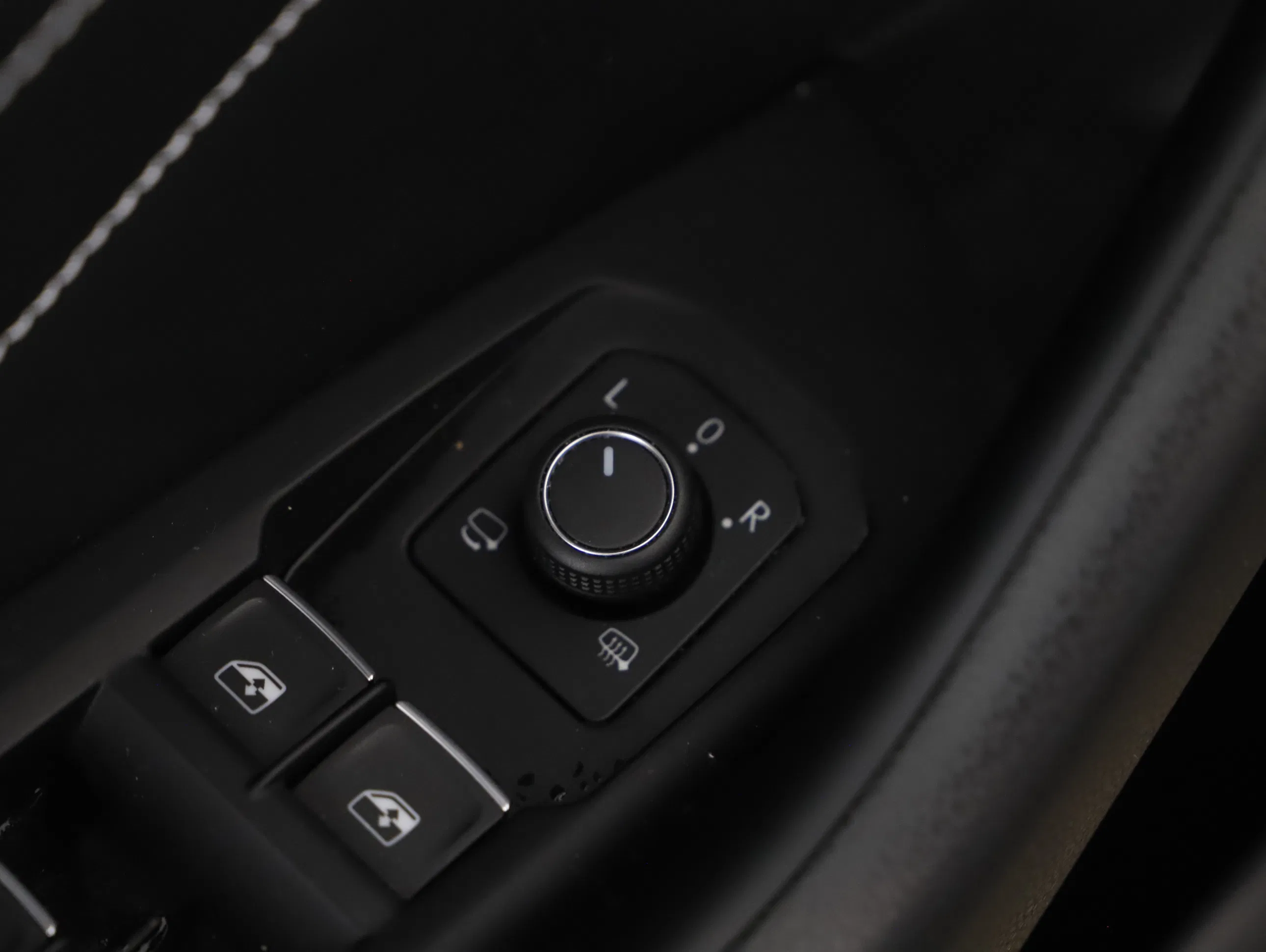 VW Passat Variant 2.0 TDI BMT Elegance | Bild 15 von 21