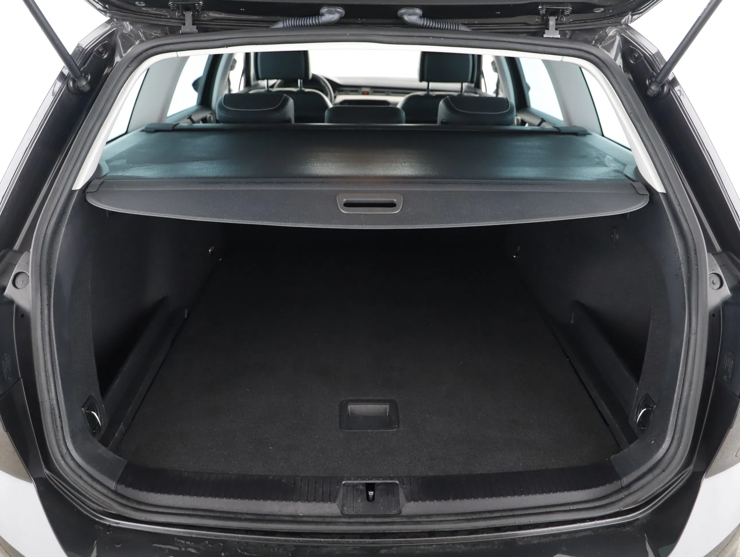 VW Passat Variant 2.0 TDI BMT Elegance | Bild 16 von 21