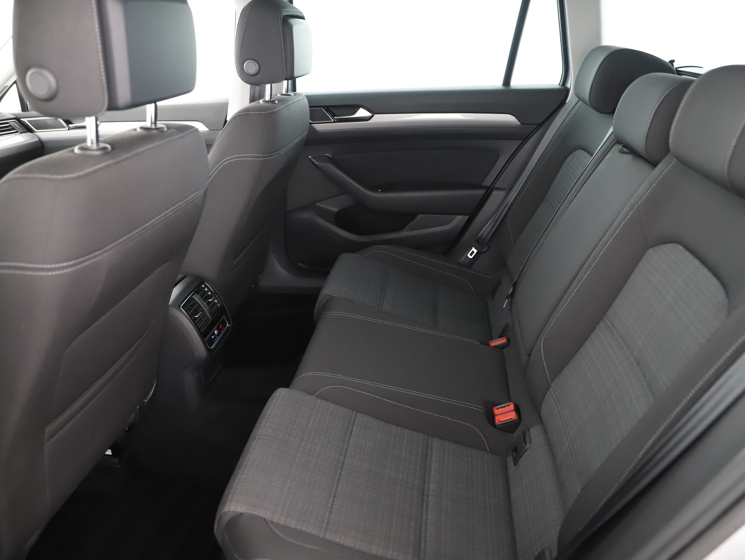 VW Passat Variant Business TDI DSG | Bild 18 von 23