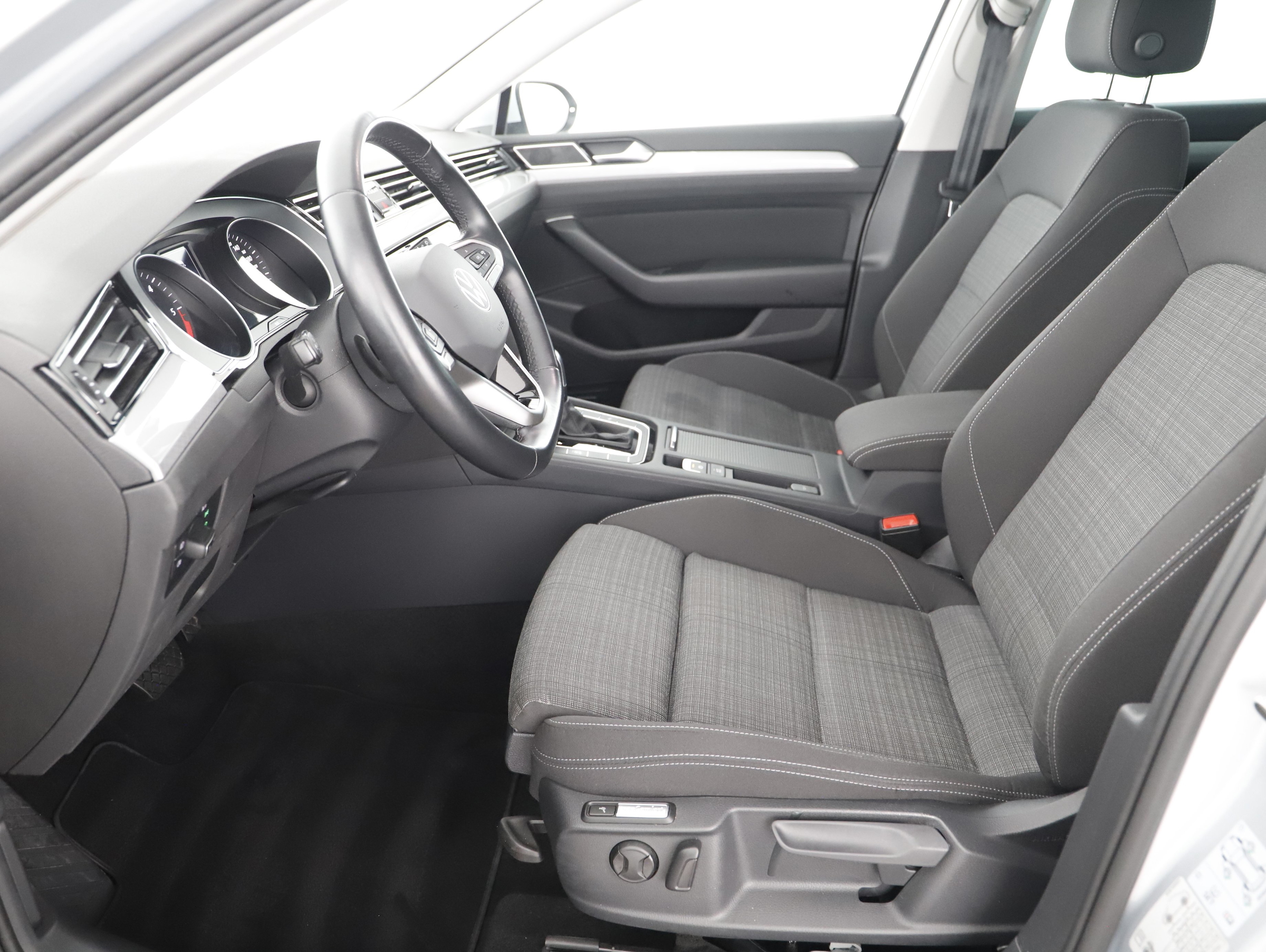 VW Passat Variant Business TDI DSG | Bild 8 von 23