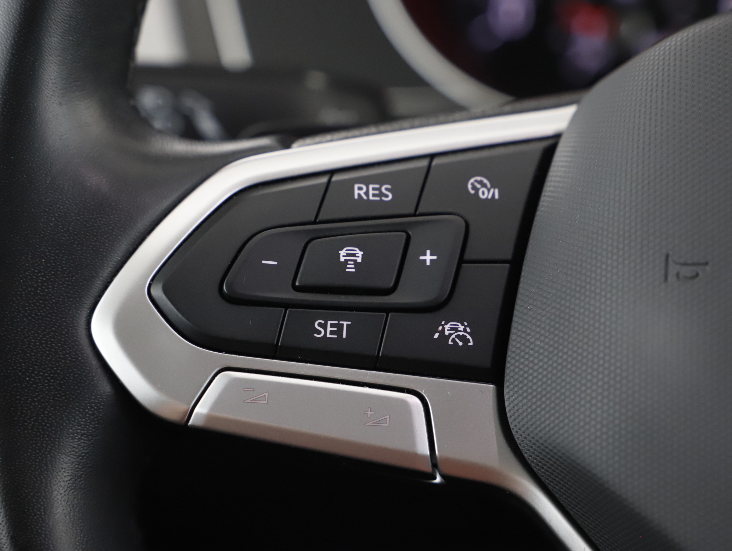 VW Passat Variant 2.0 TDI BMT Business | Bild 11 von 21