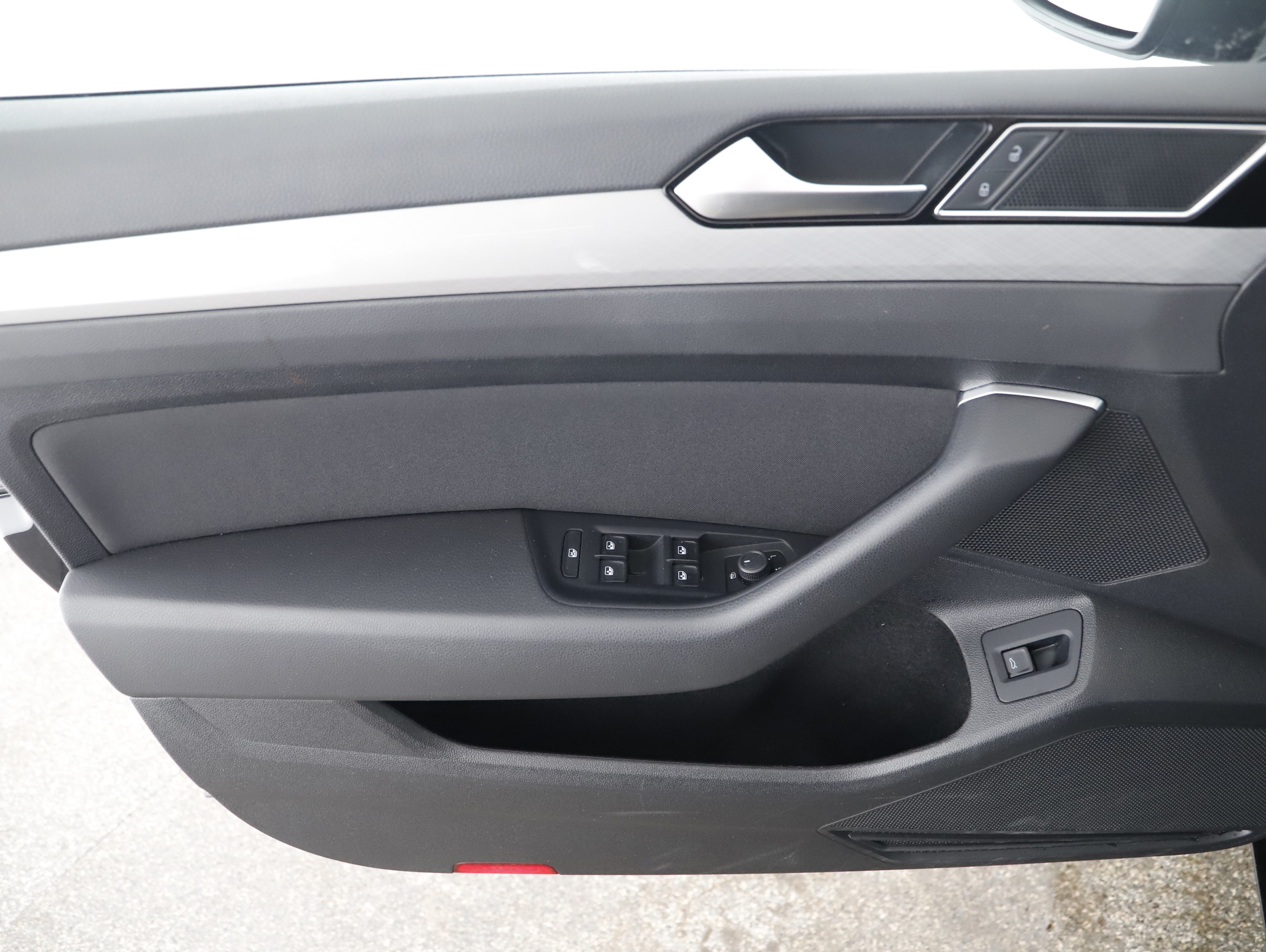VW Passat Variant 2.0 TDI BMT Business | Bild 14 von 21