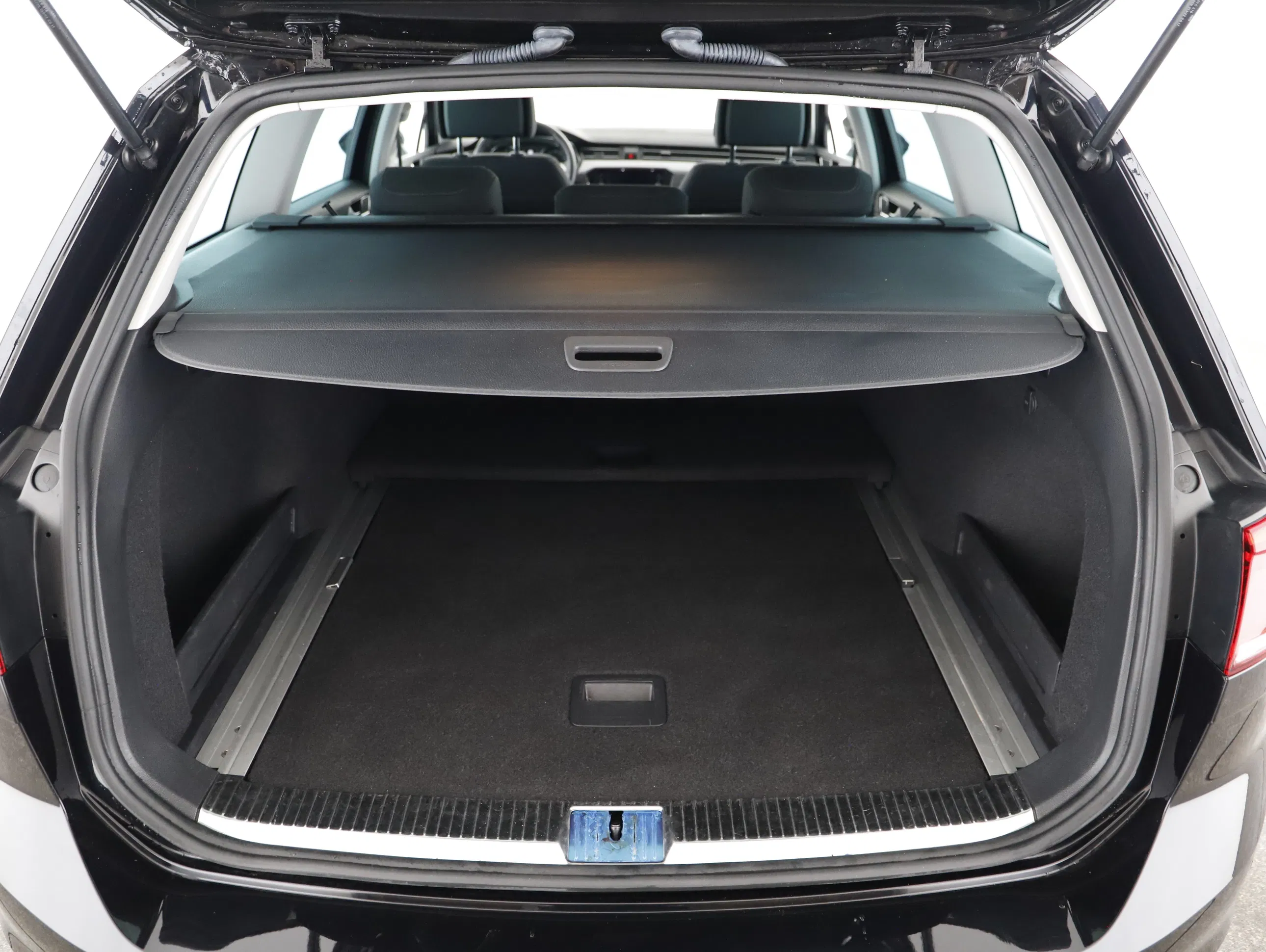 VW Passat Variant 2.0 TDI BMT Business | Bild 16 von 21