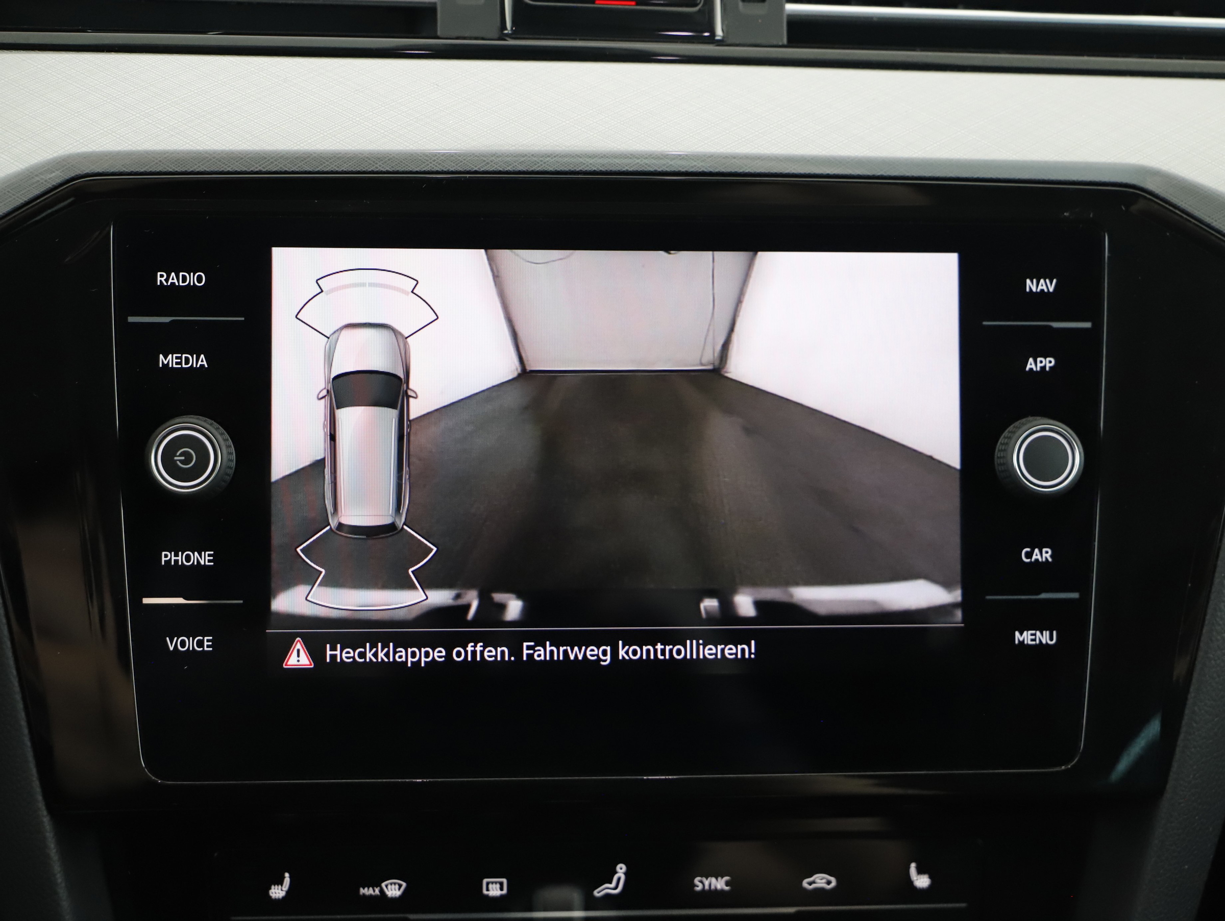 VW Passat Variant 2.0 TDI BMT Business | Bild 9 von 21
